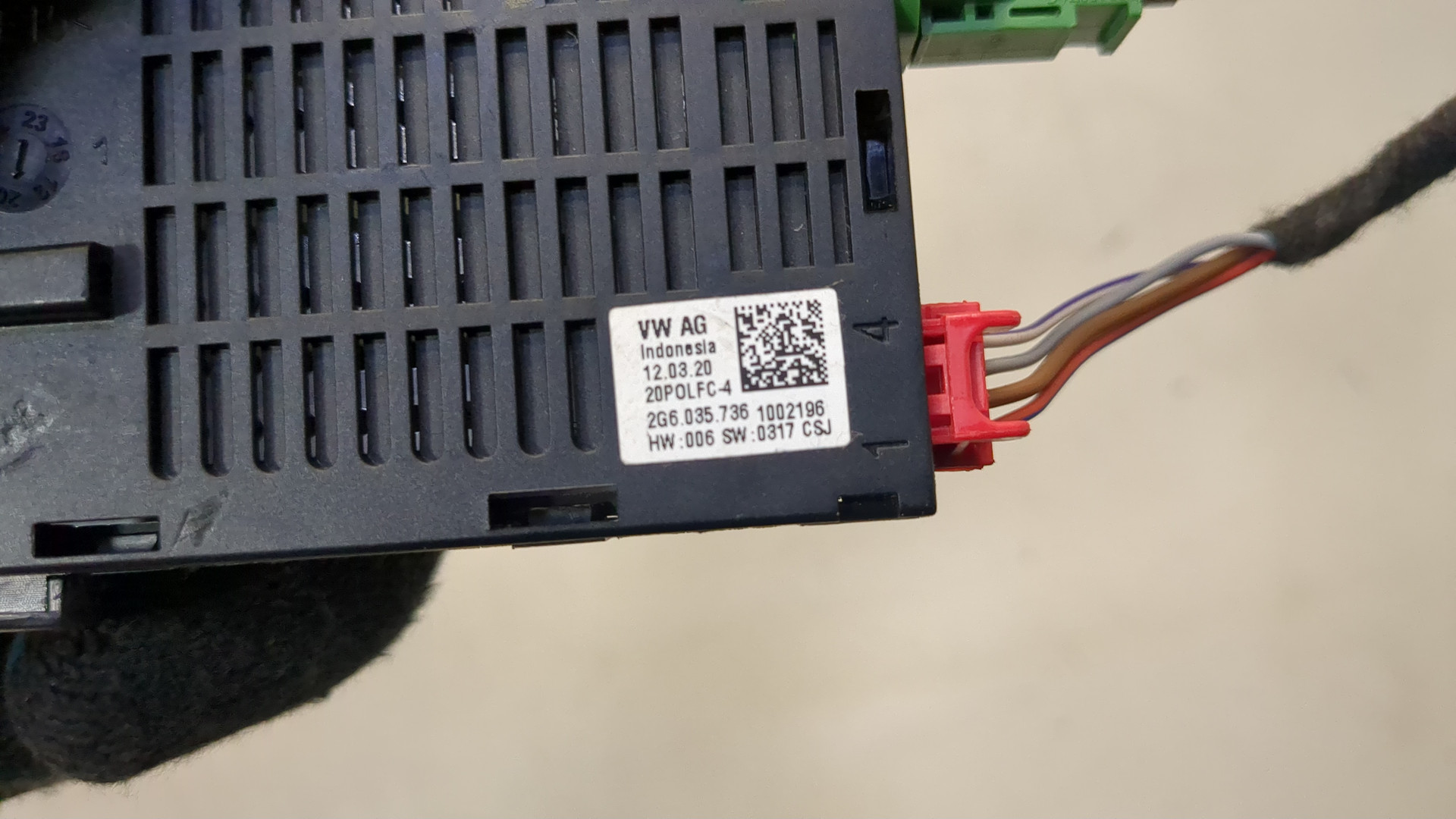 Гнездо AUX / USB IN