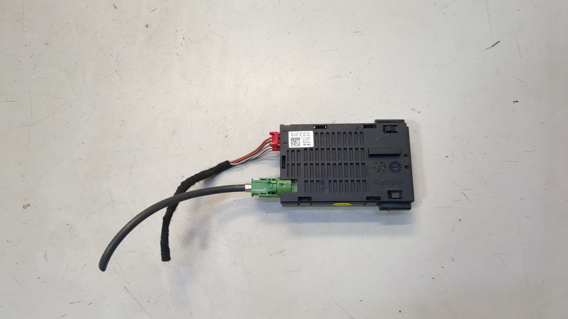 Гнездо AUX / USB IN
