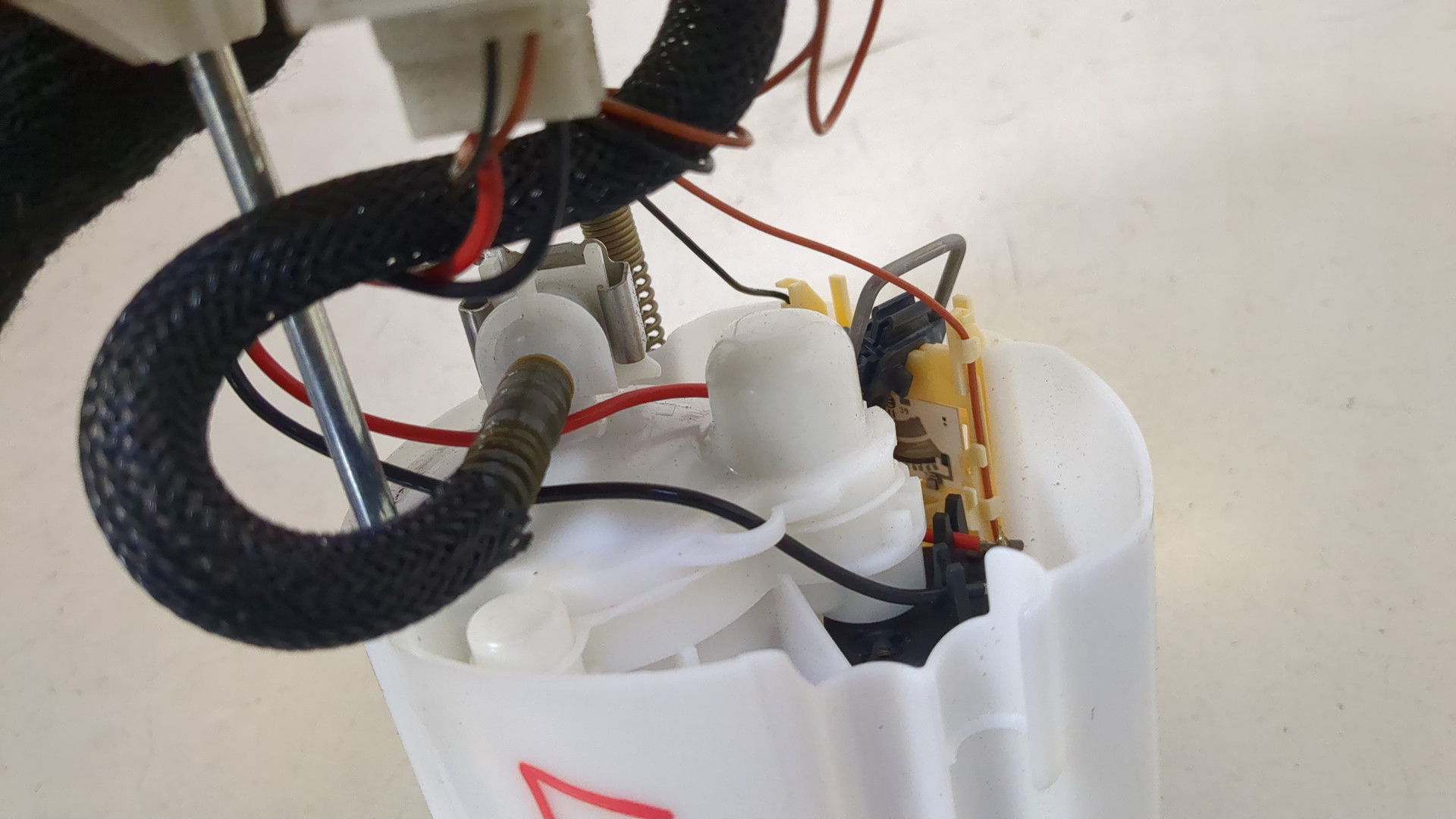 Насос топливный электрический