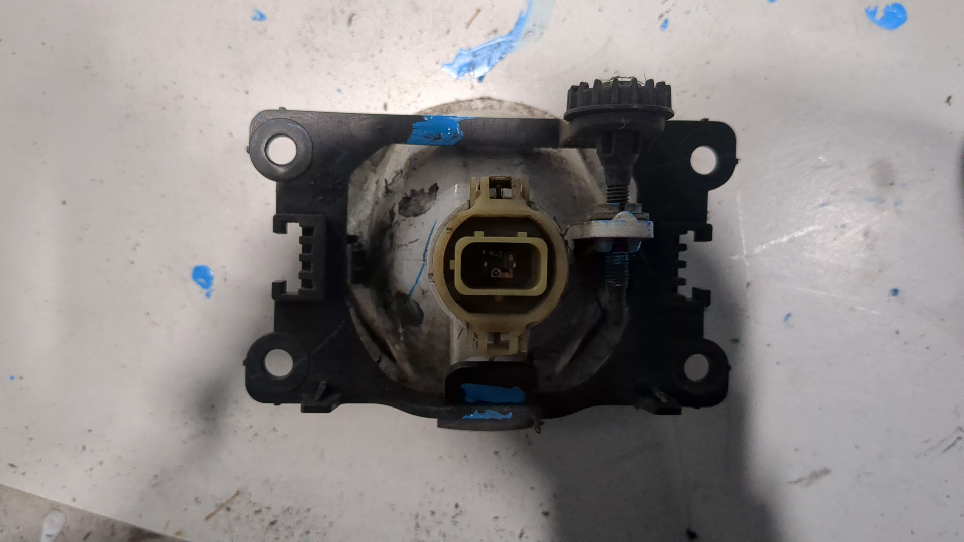 Фара противотуманная левая