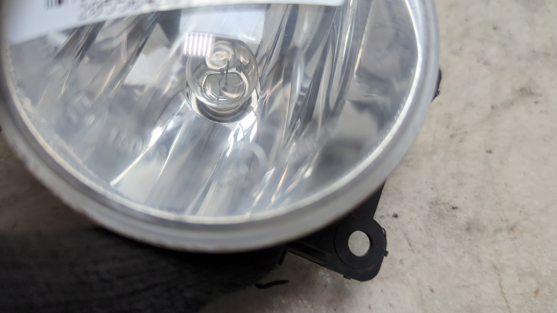 Фара противотуманная левая