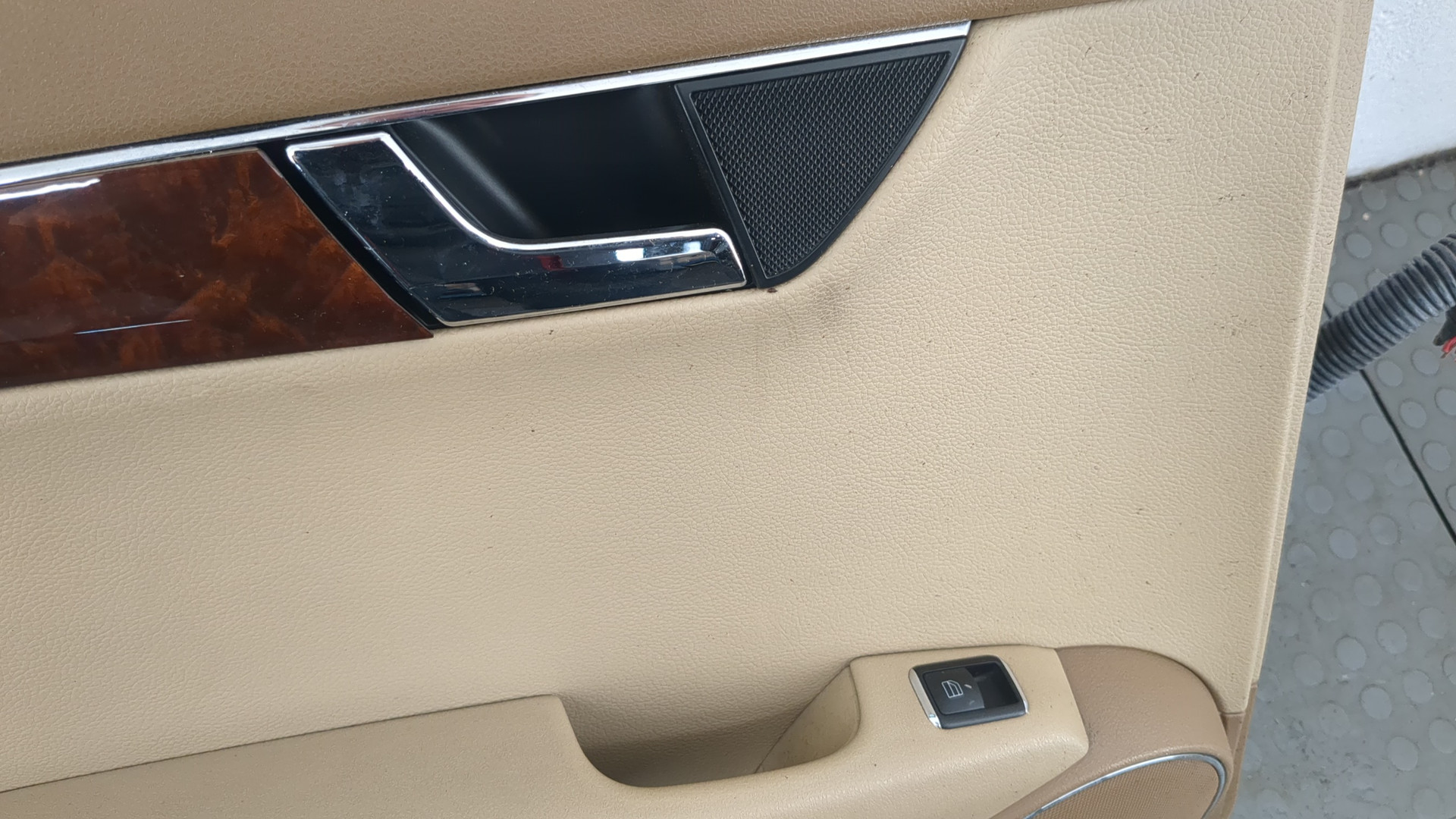 Дверь задняя левая