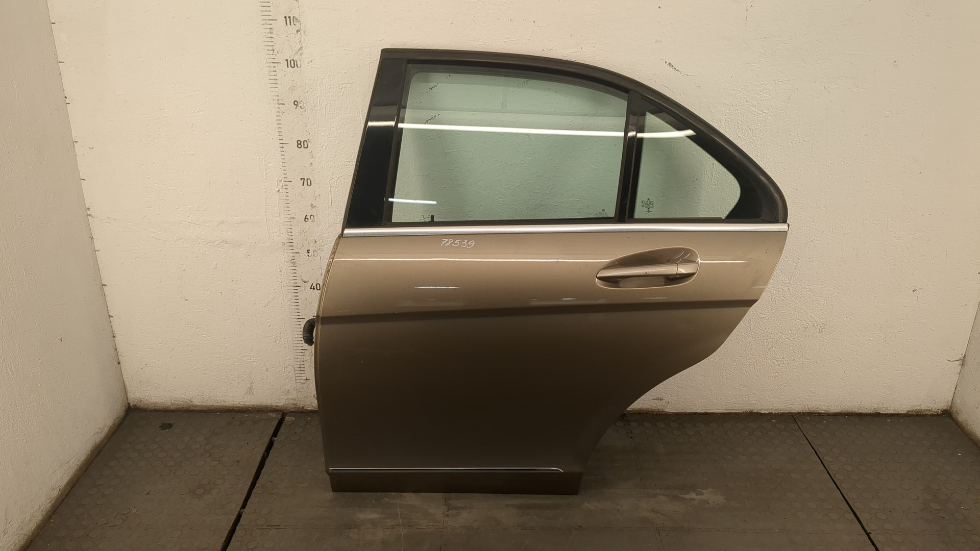 Дверь задняя левая