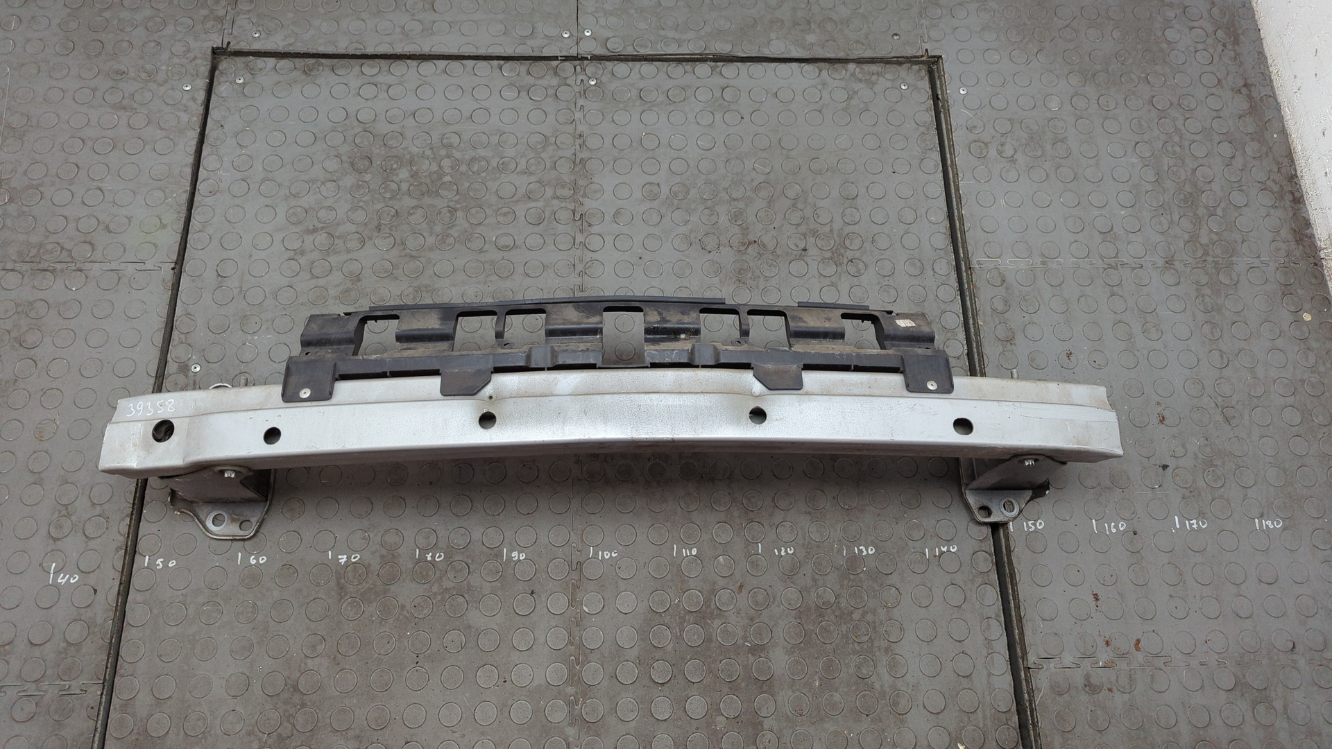 Усилитель переднего бампера