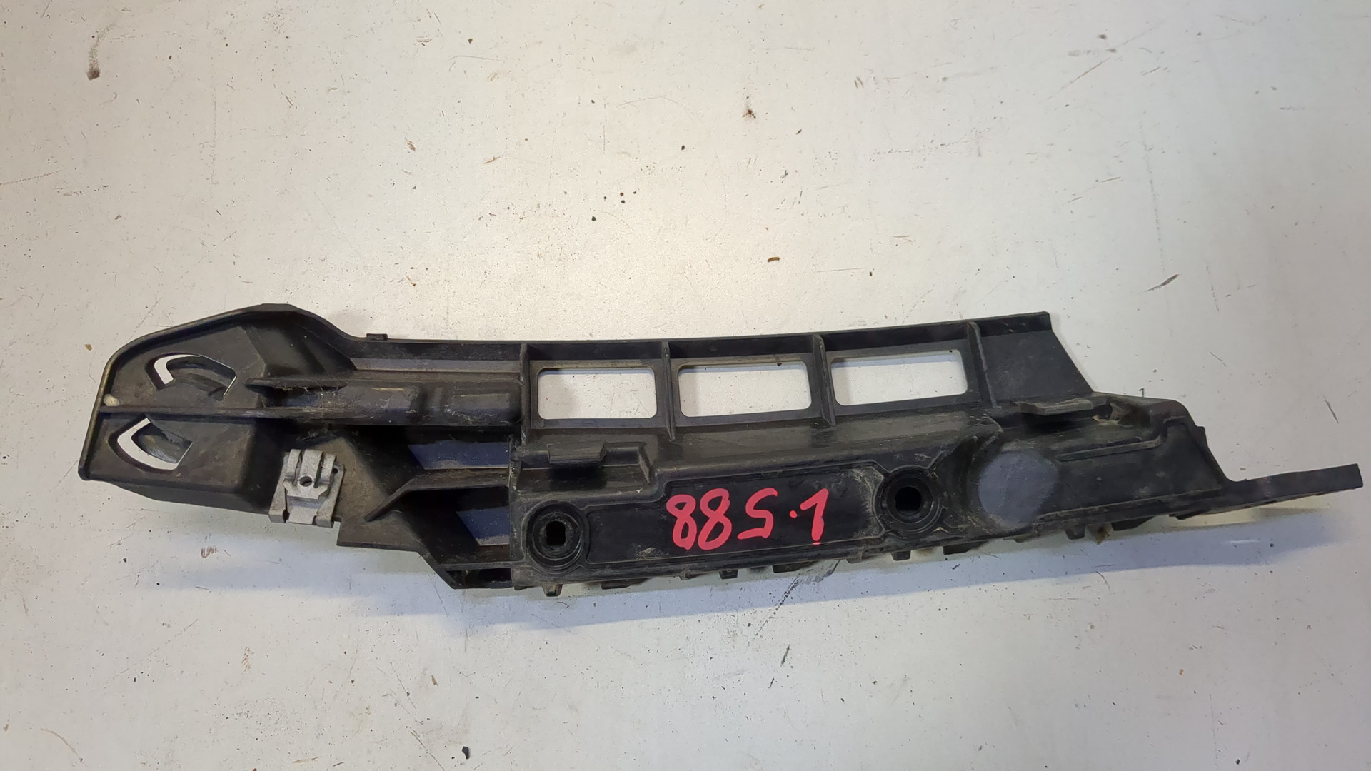 Кронштейн заднего бампера правый