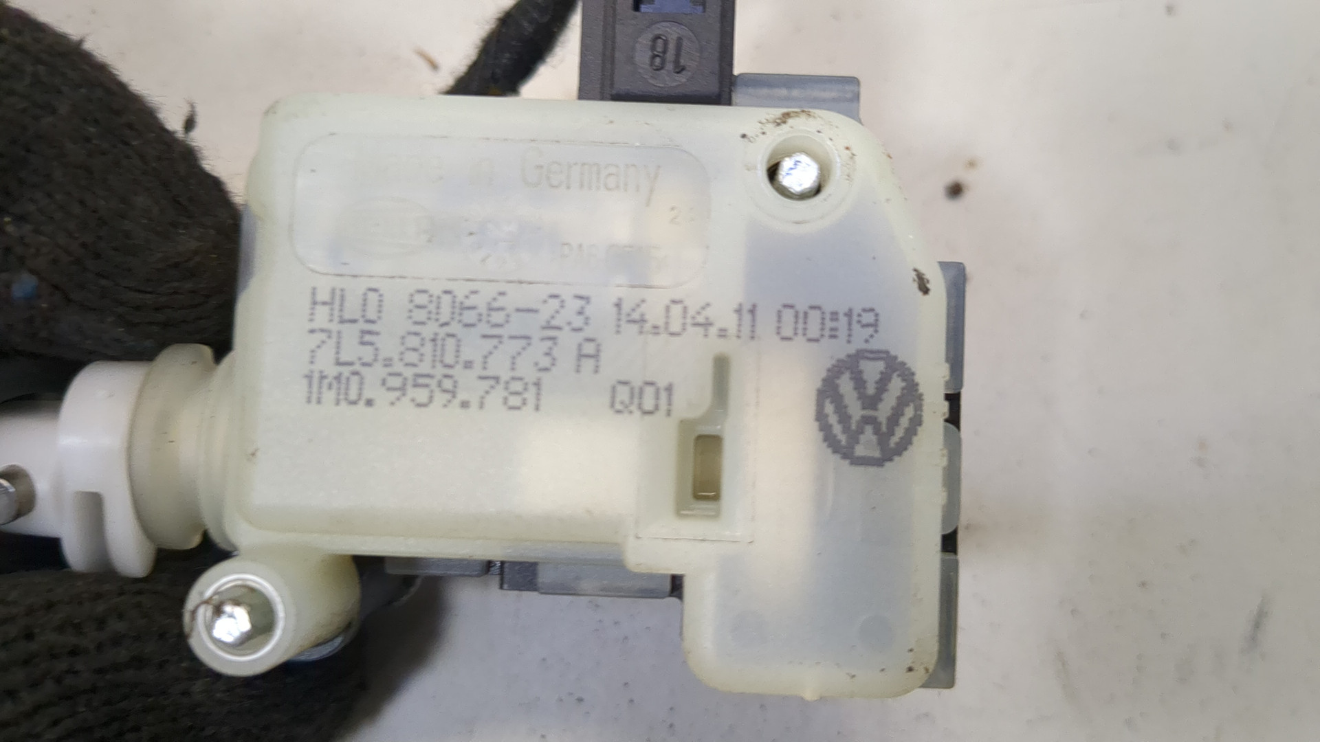 Активатор замка крышки бензобака