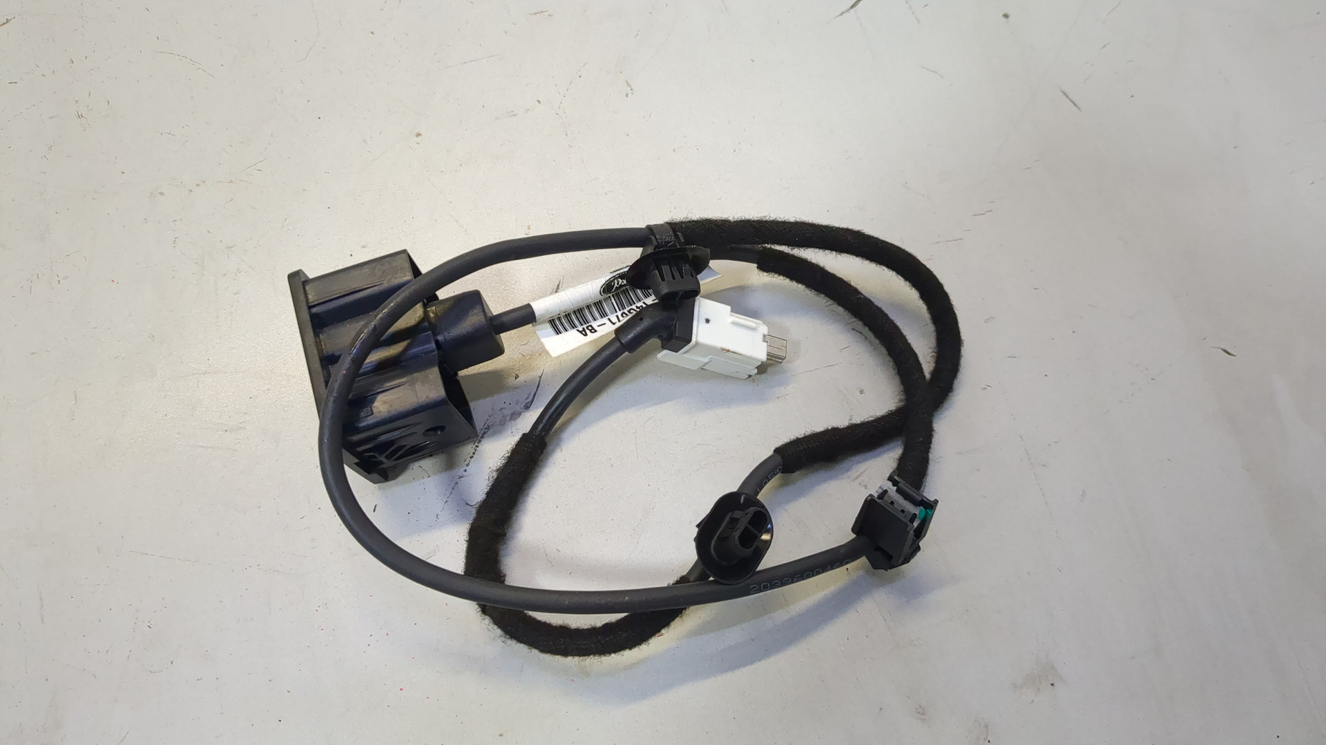 Гнездо AUX / USB IN