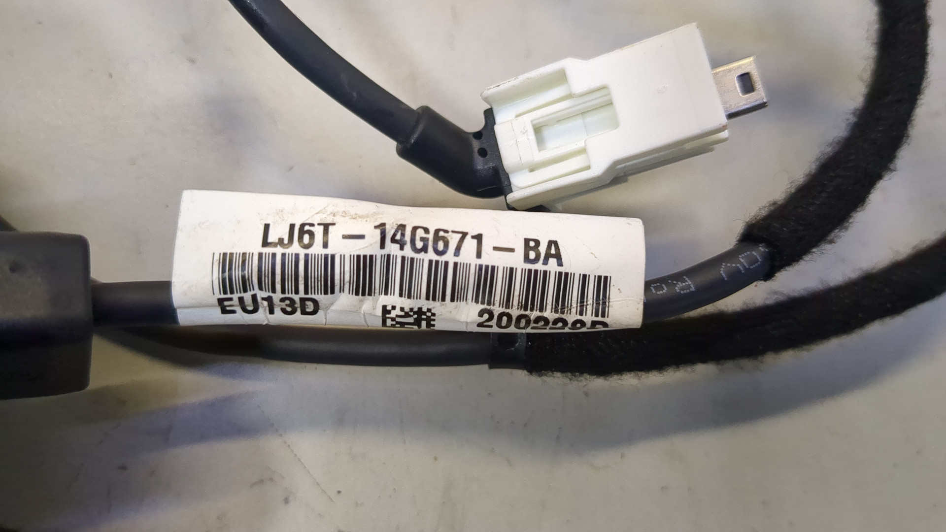 Гнездо AUX / USB IN