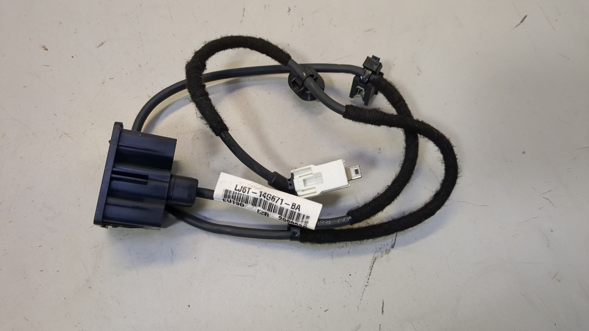 Гнездо AUX / USB IN