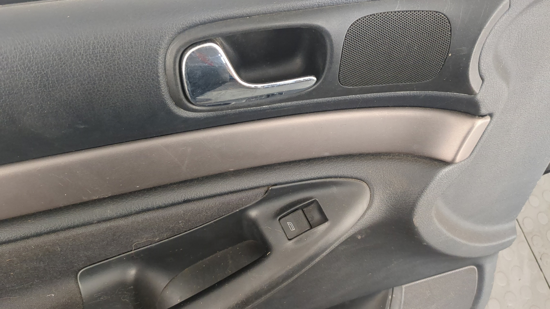 Дверь передняя левая