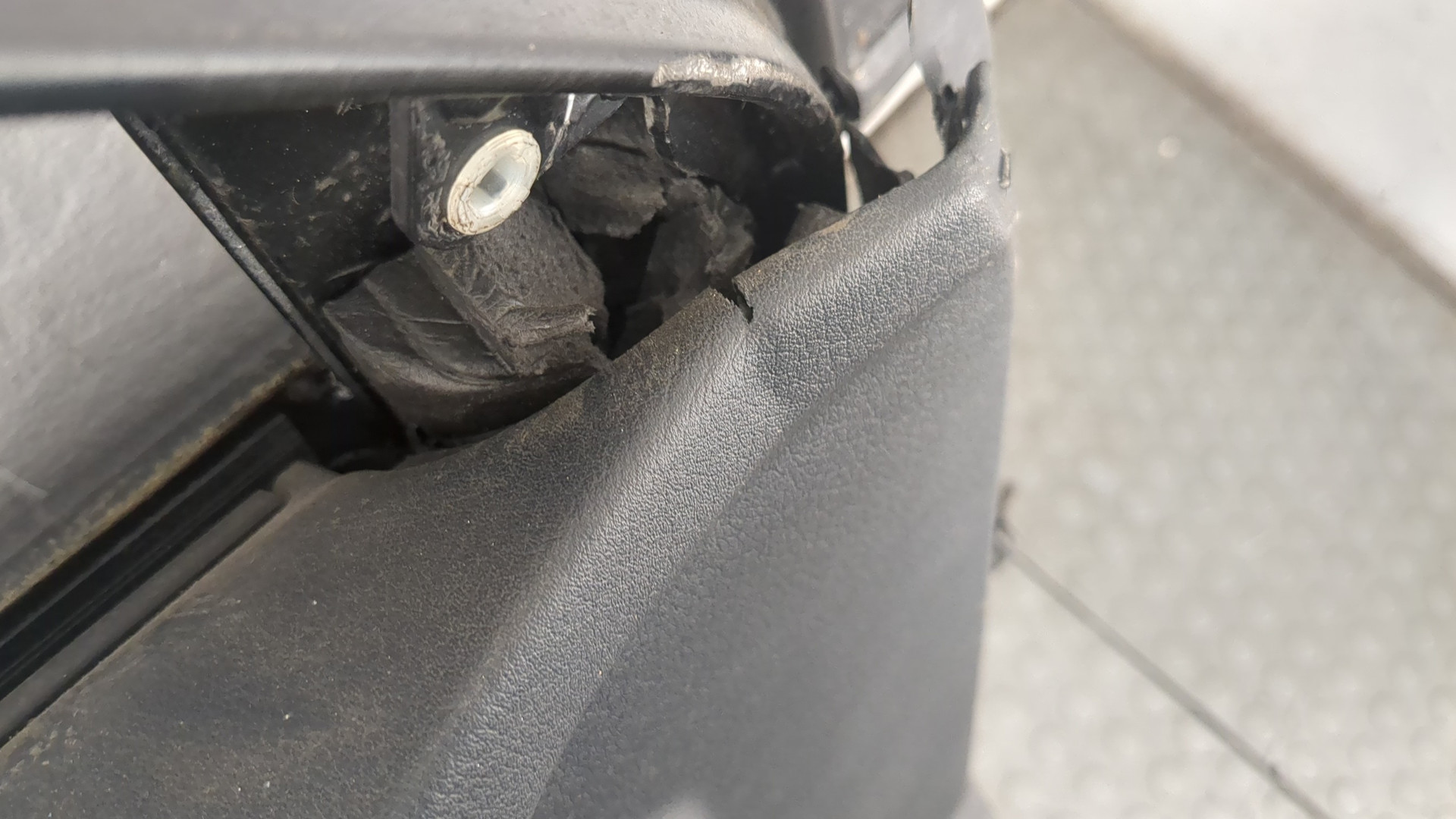 Дверь передняя левая