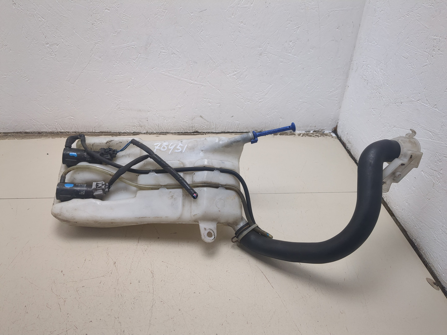 Бачок омывателя лобового стекла