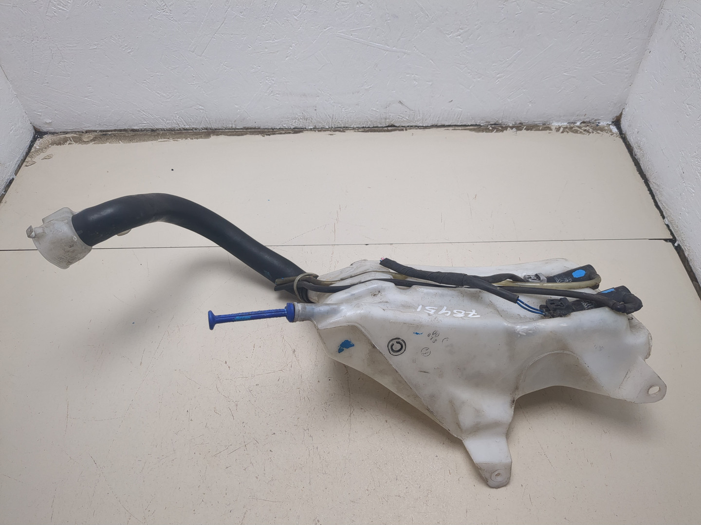 Бачок омывателя лобового стекла