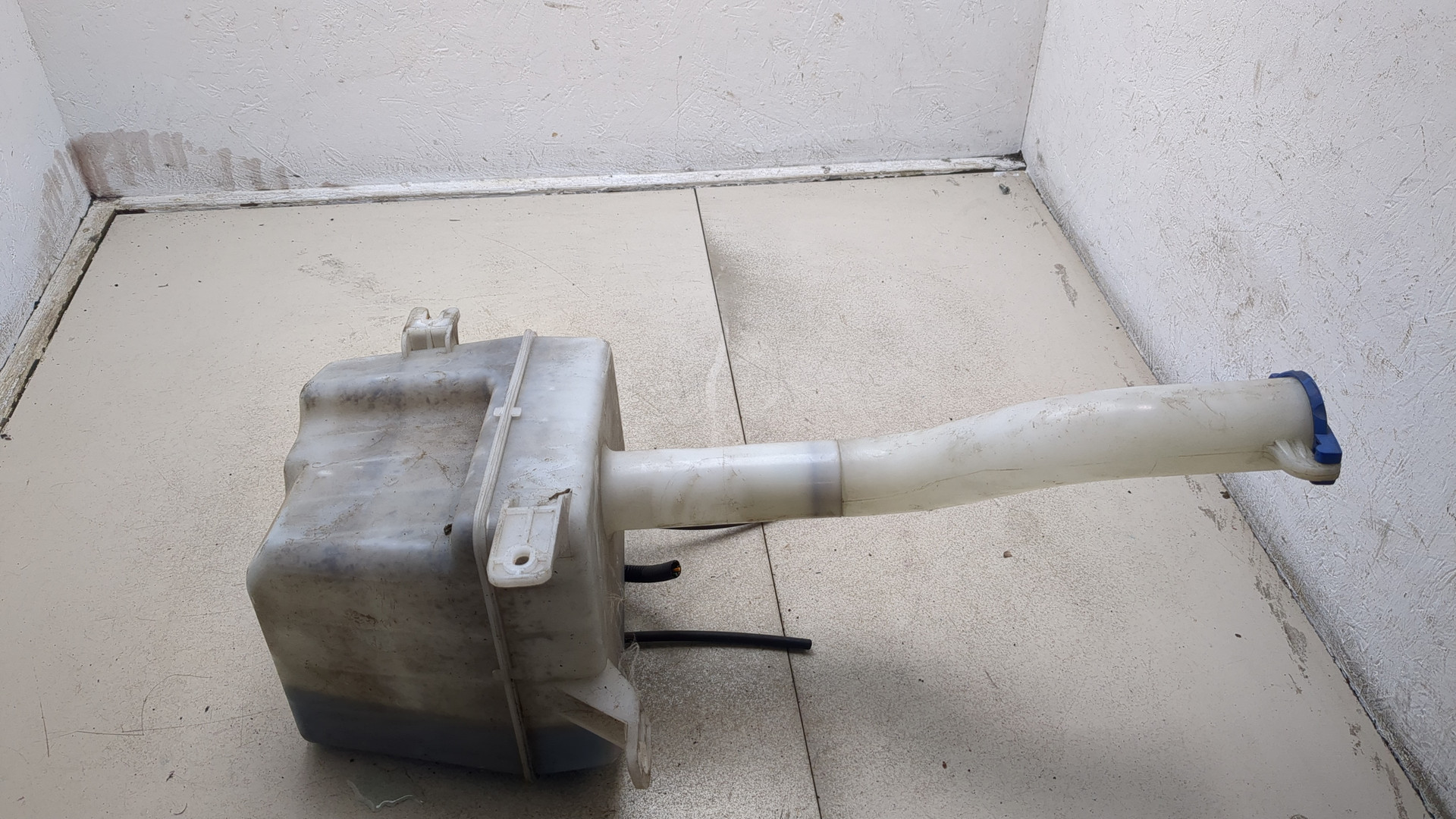 Бачок омывателя лобового стекла