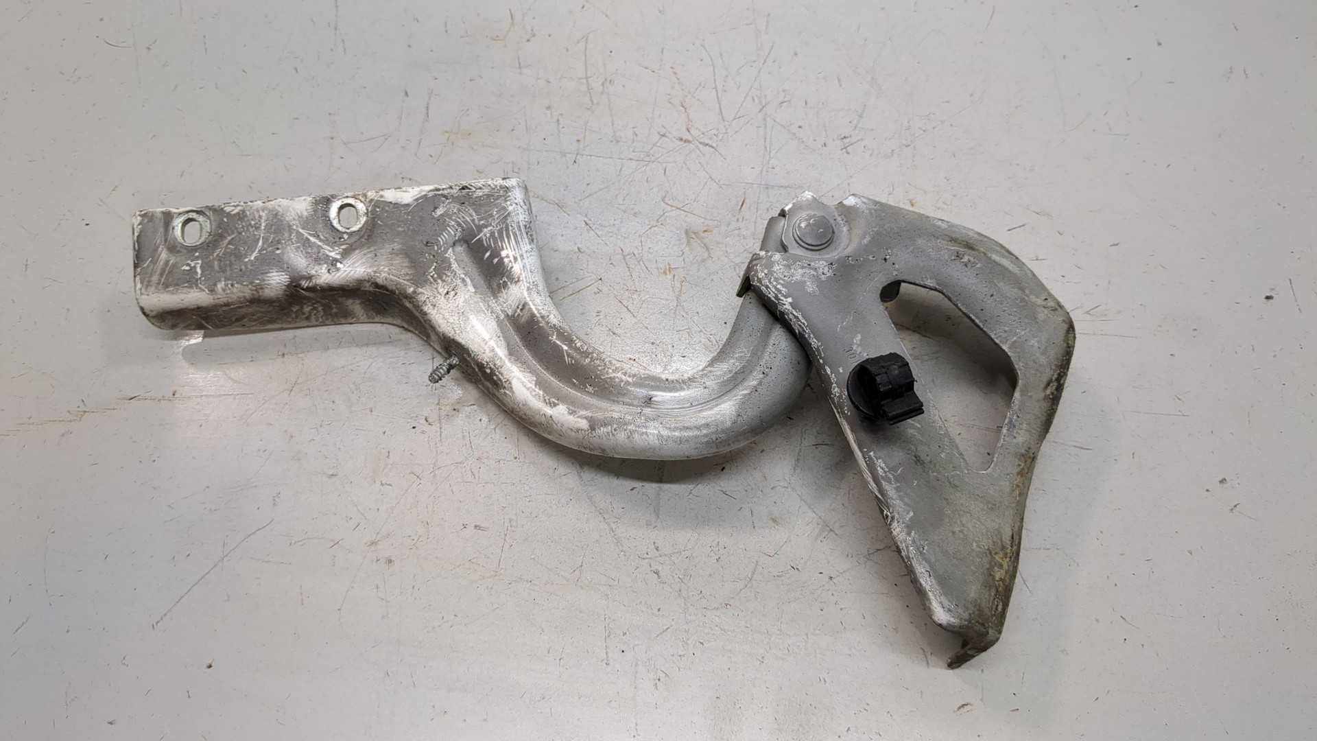 Петля капота левая