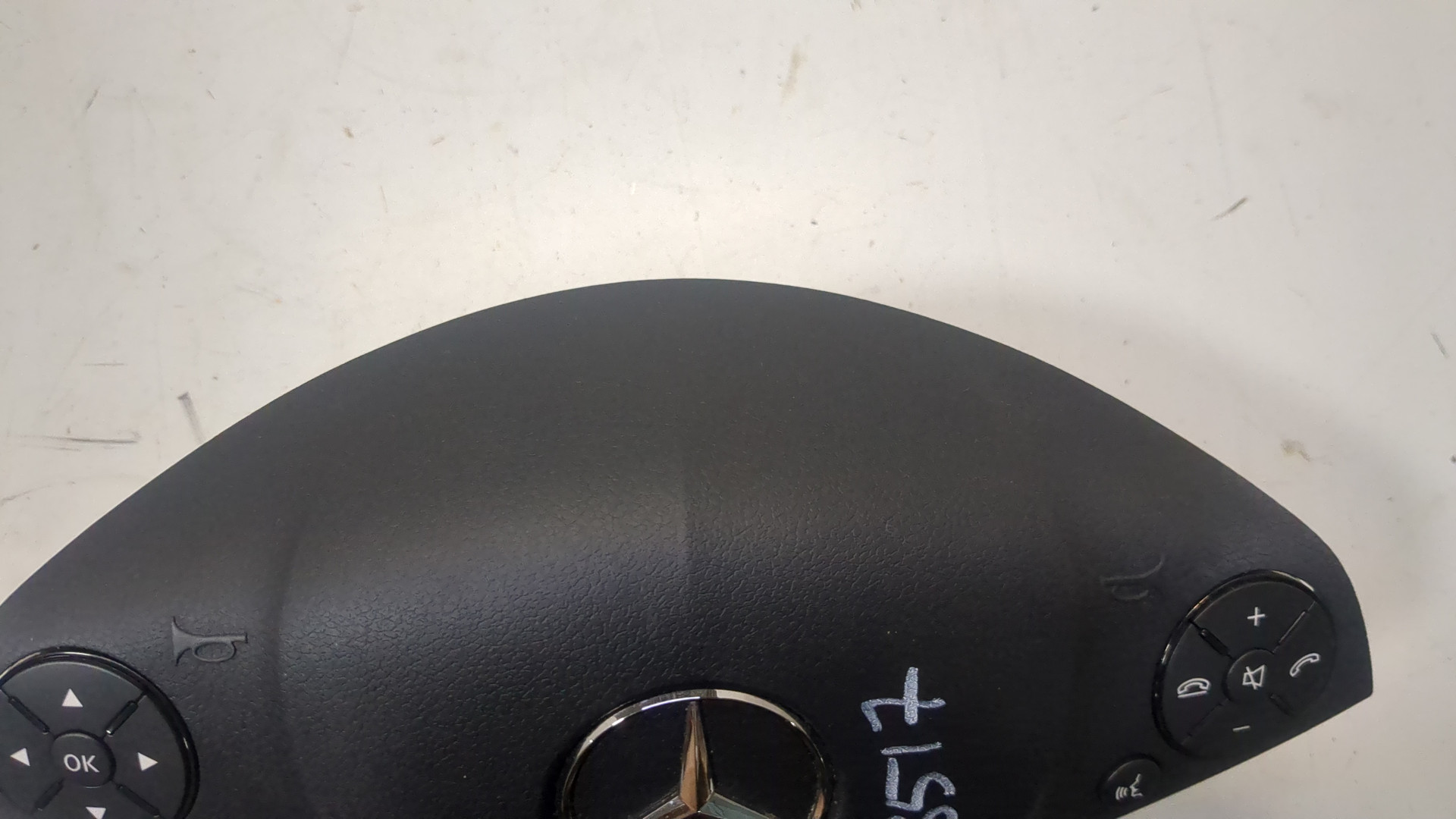 Подушка безопасности в рулевое колесо