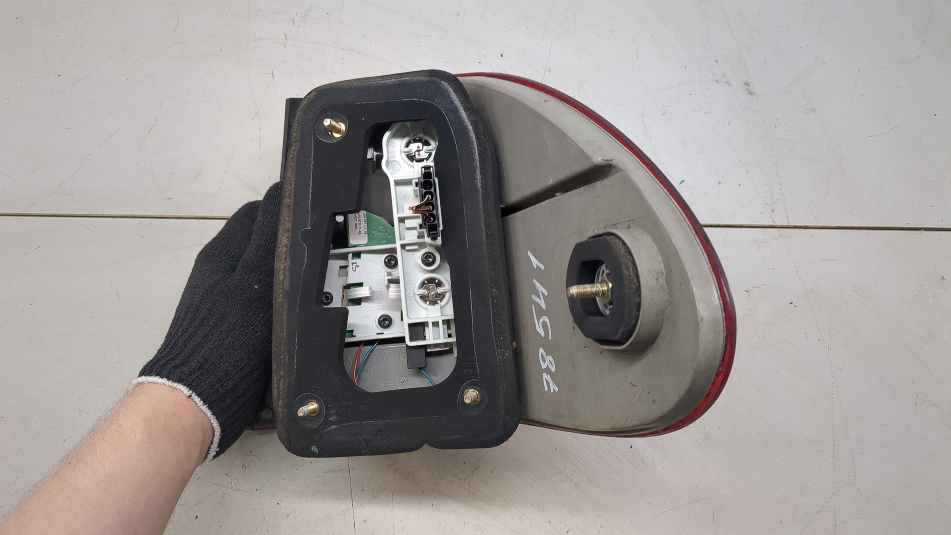 Фонарь задний левый