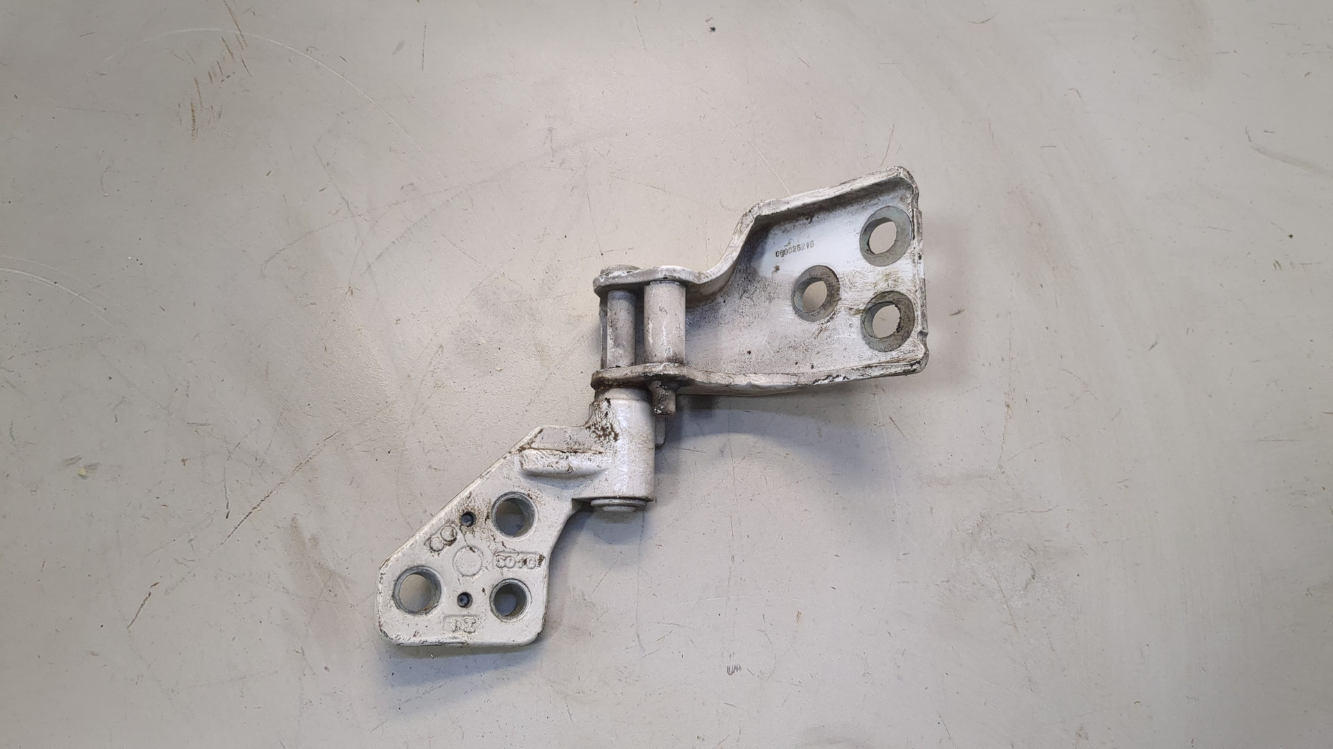 Петля двери