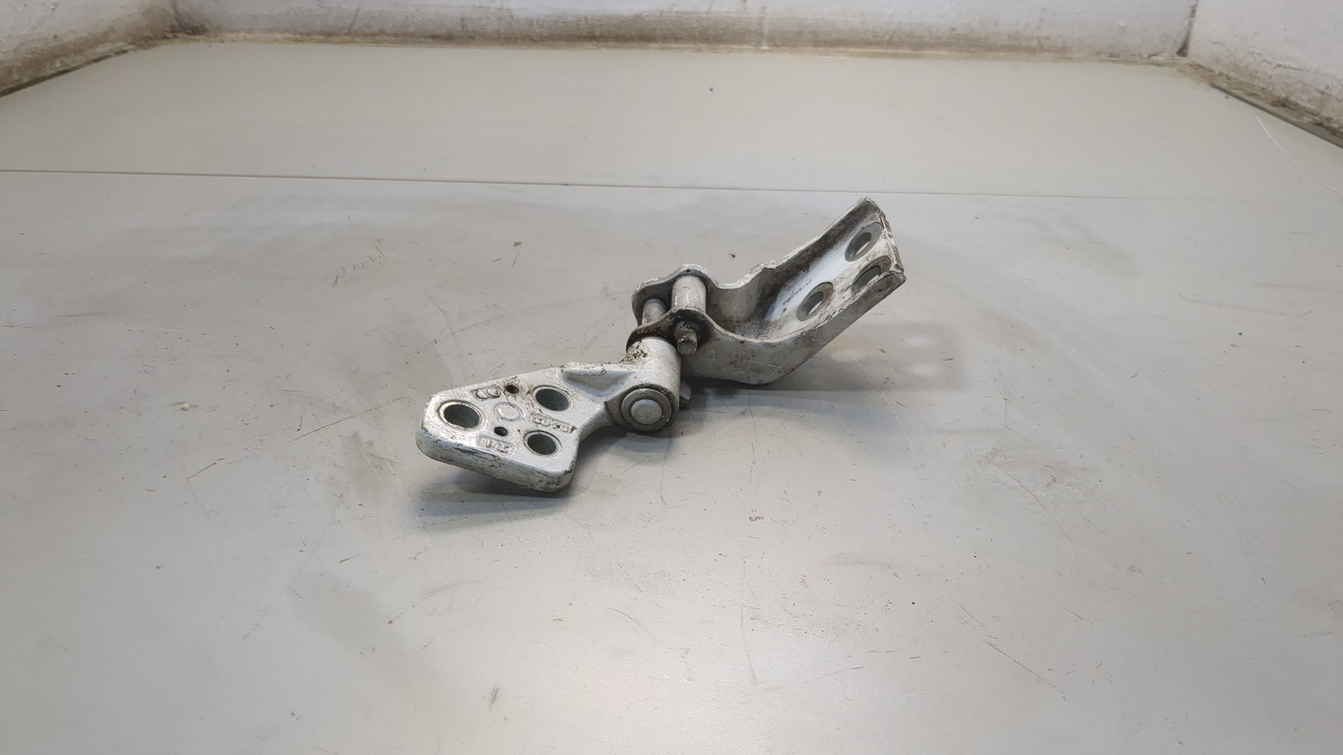 Петля двери