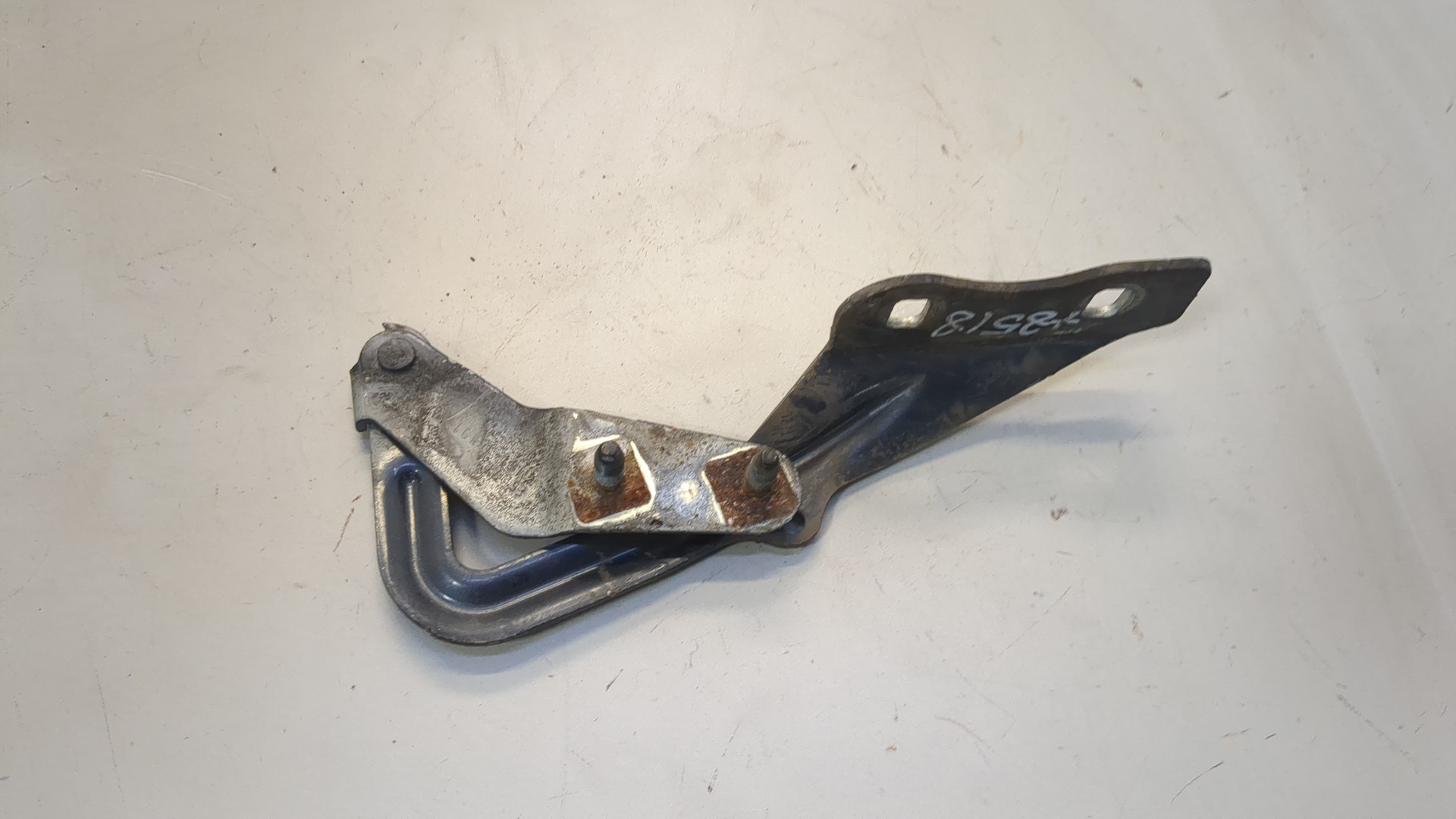 Петля капота левая