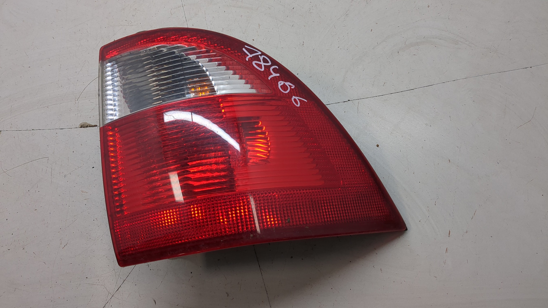Фонарь задний правый