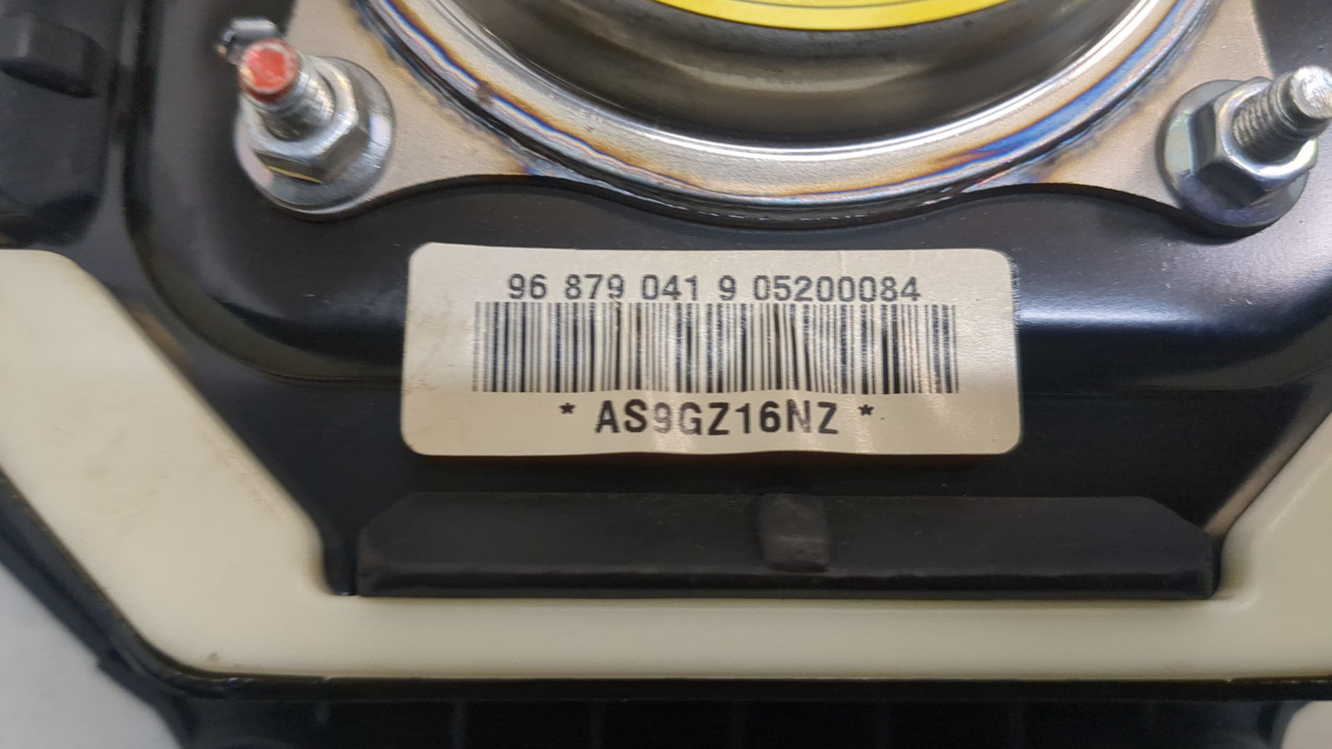 Подушка безопасности в рулевое колесо