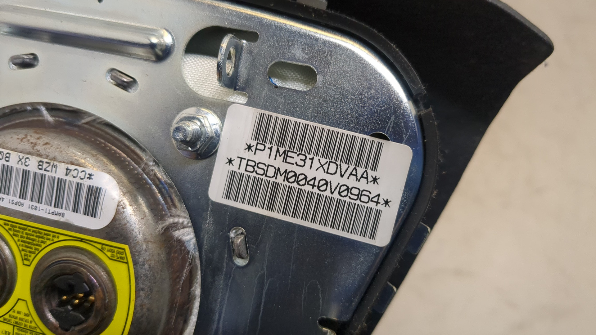 Подушка безопасности в рулевое колесо