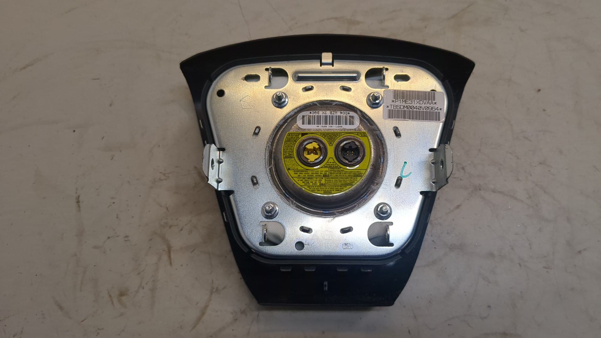 Подушка безопасности в рулевое колесо