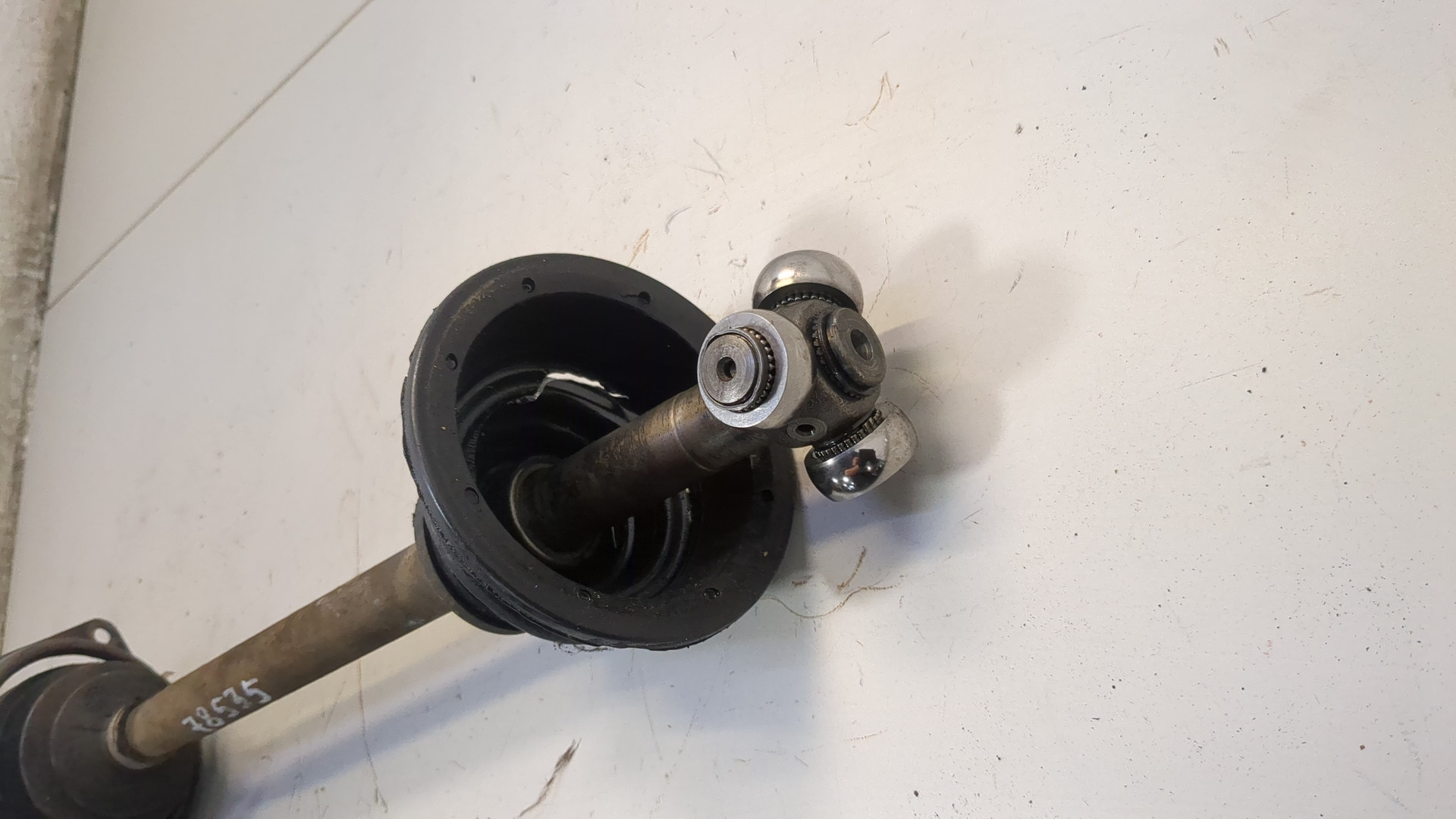 Полуось передняя левая