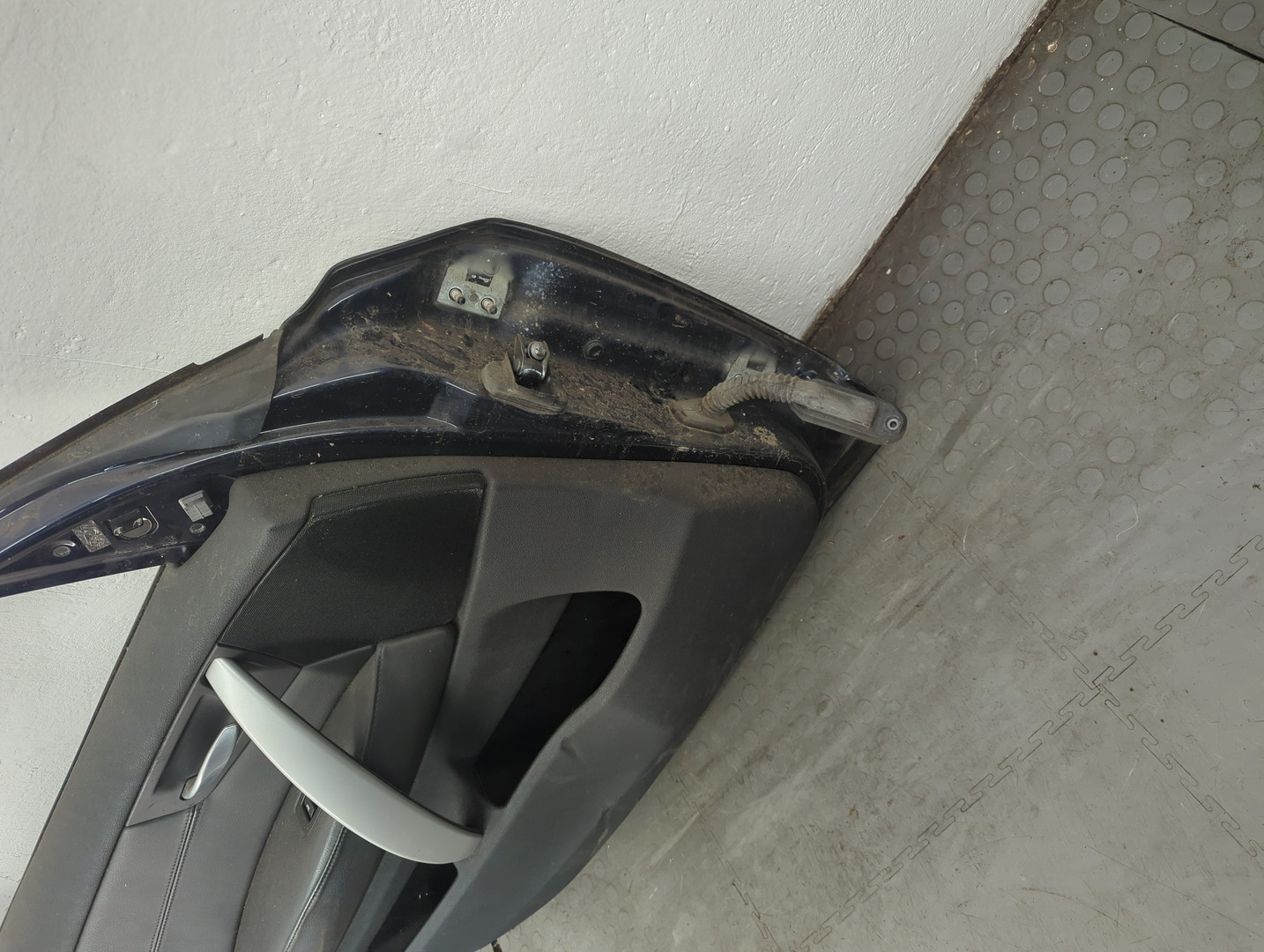 Дверь передняя левая