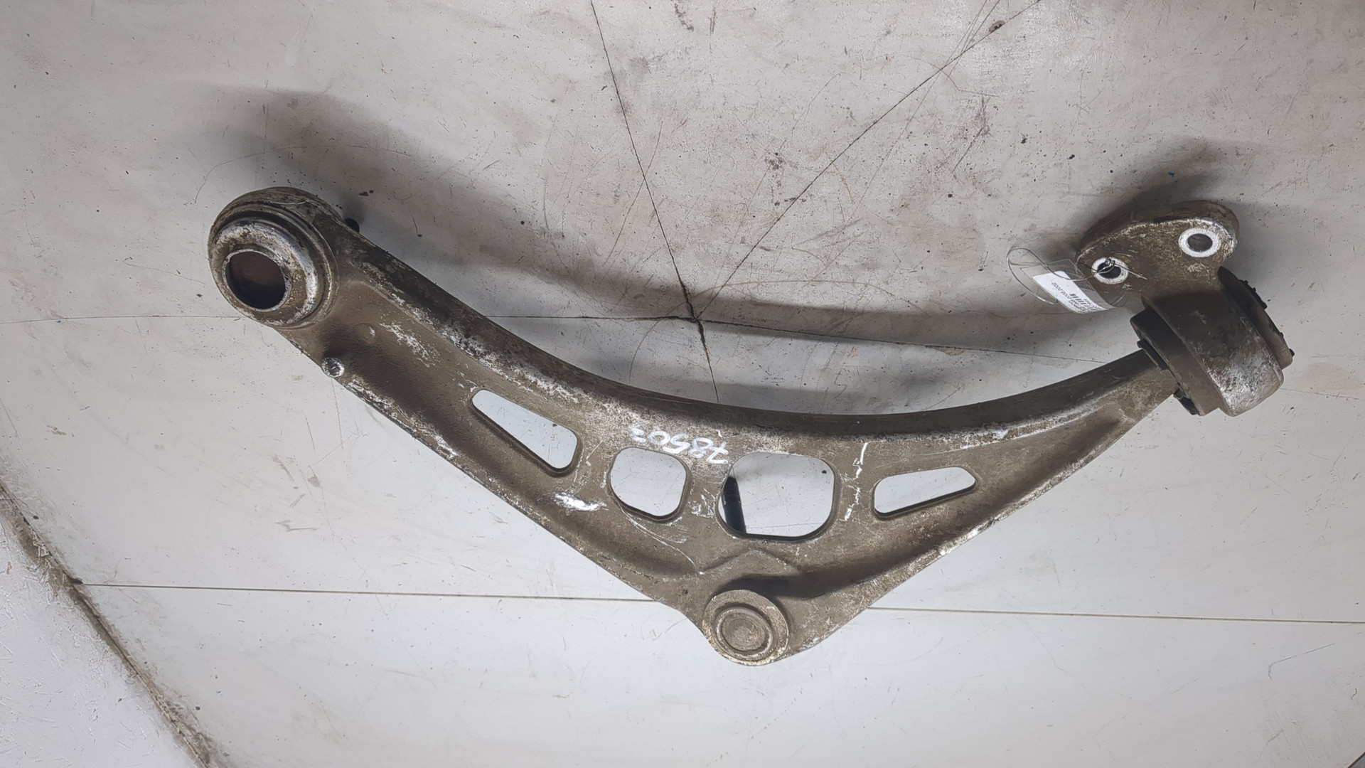 Рычаг передний левый