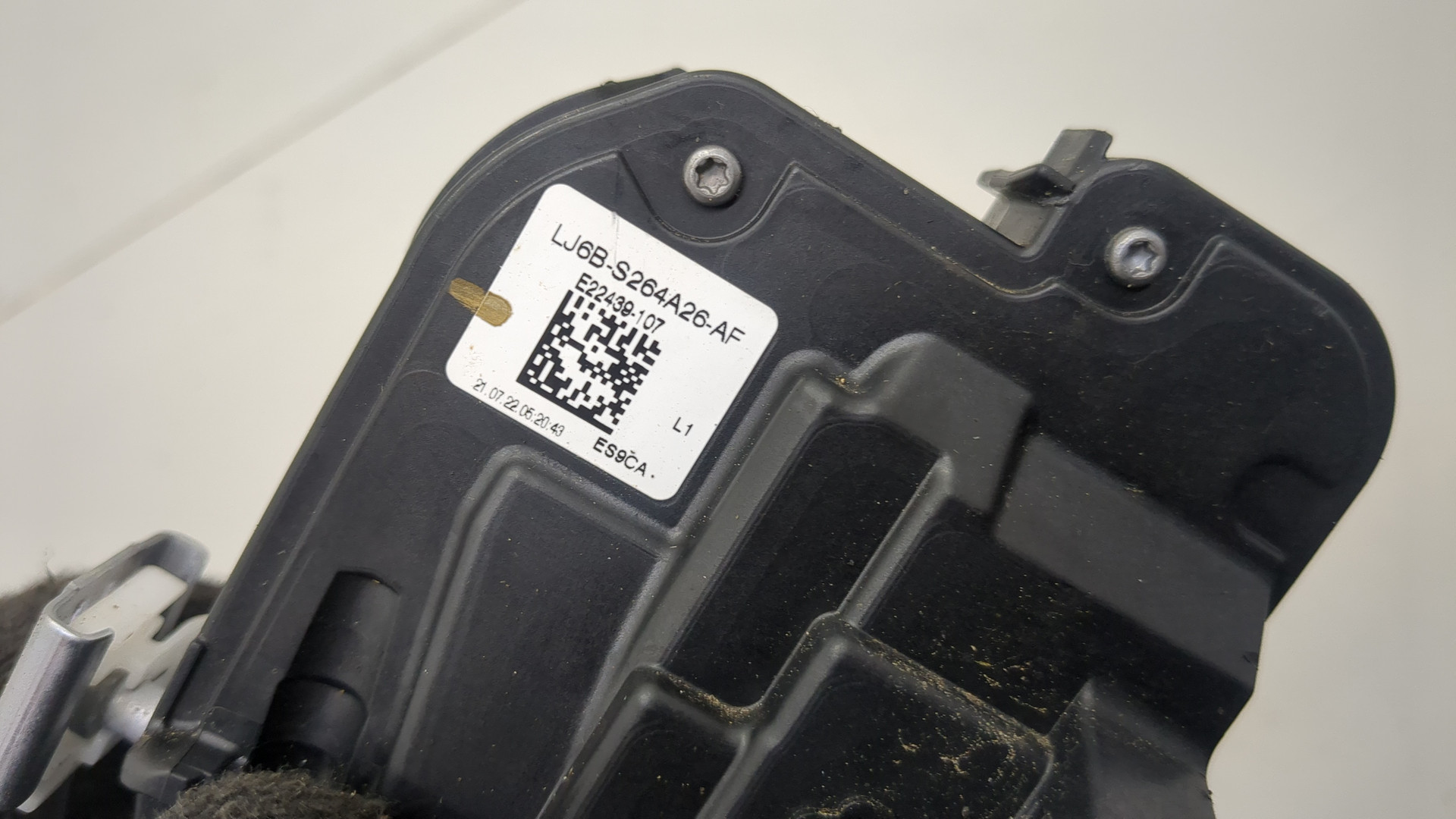 Замок двери передней правой