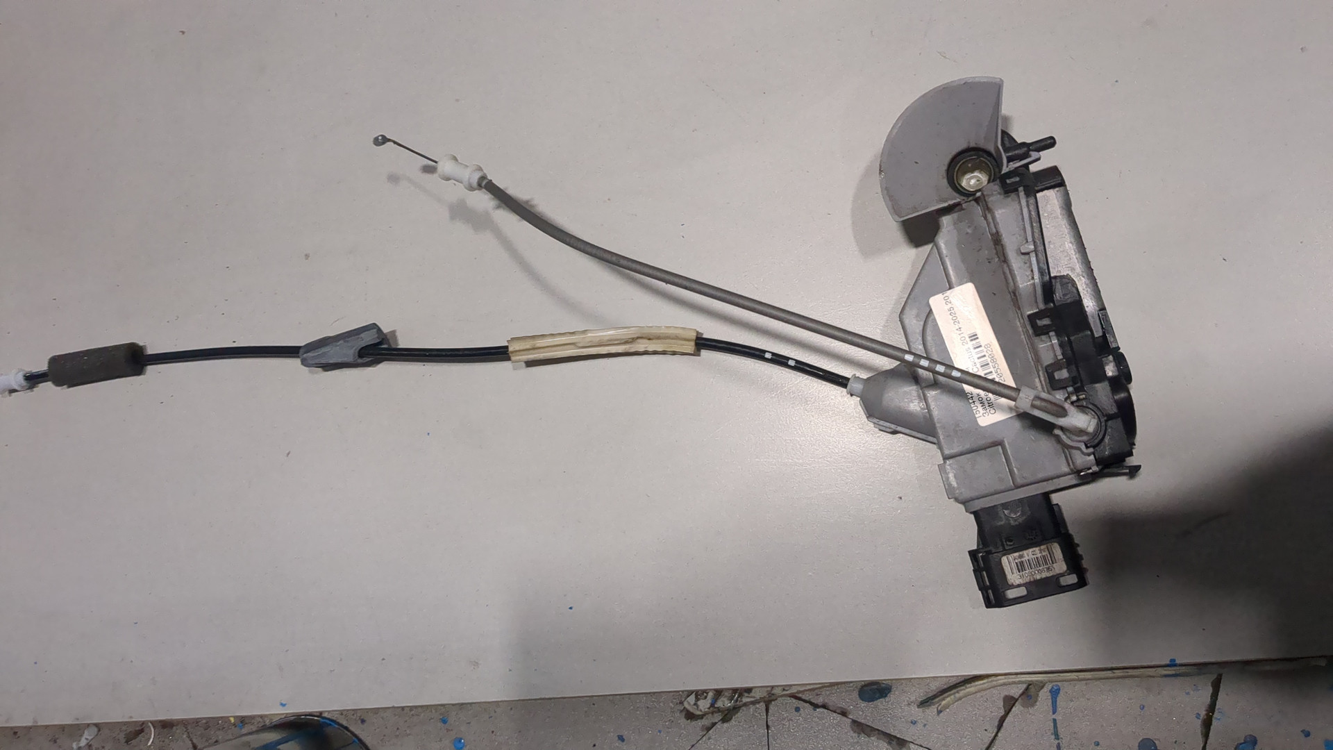 Замок двери передней левой