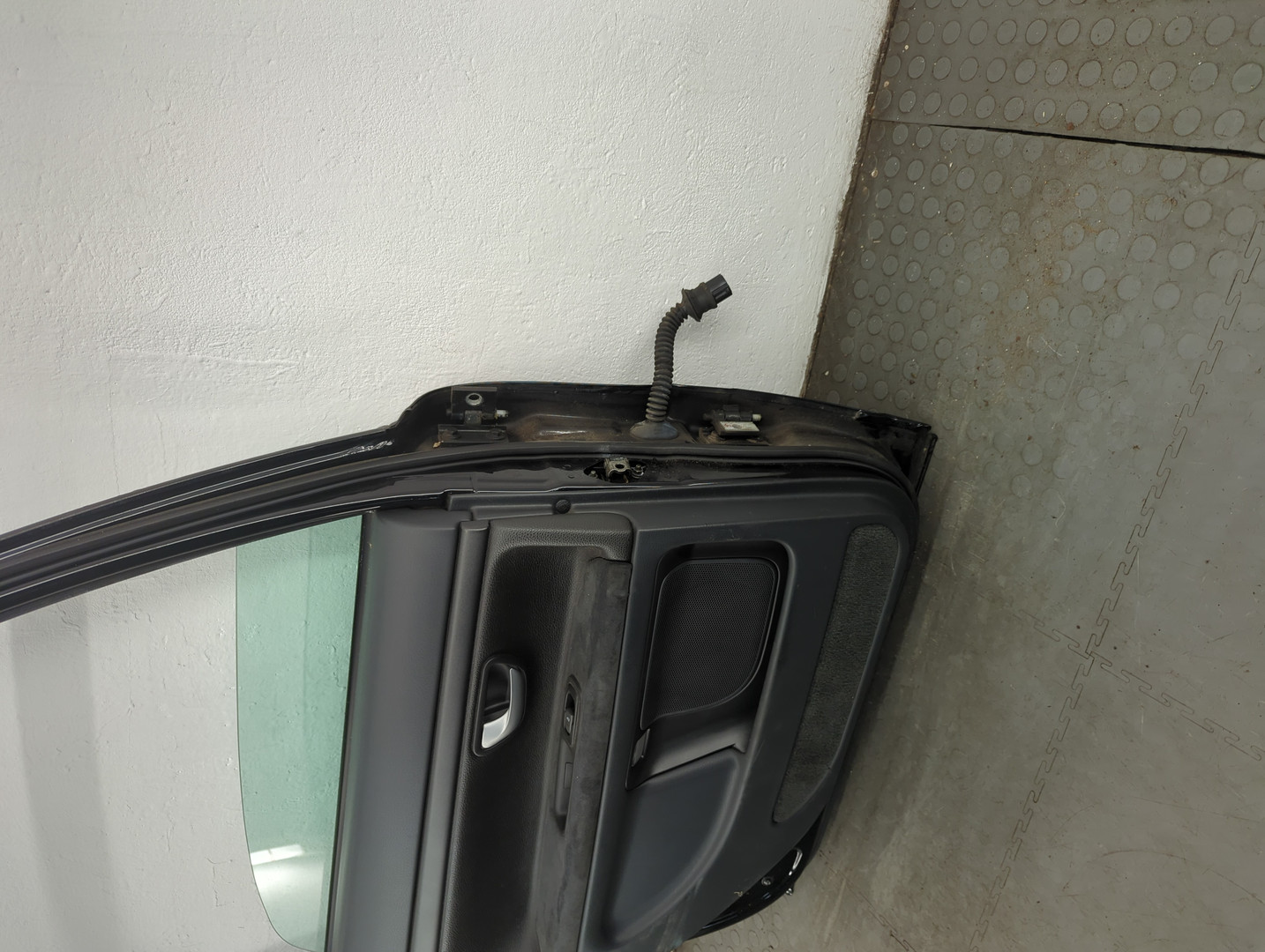 Дверь задняя левая