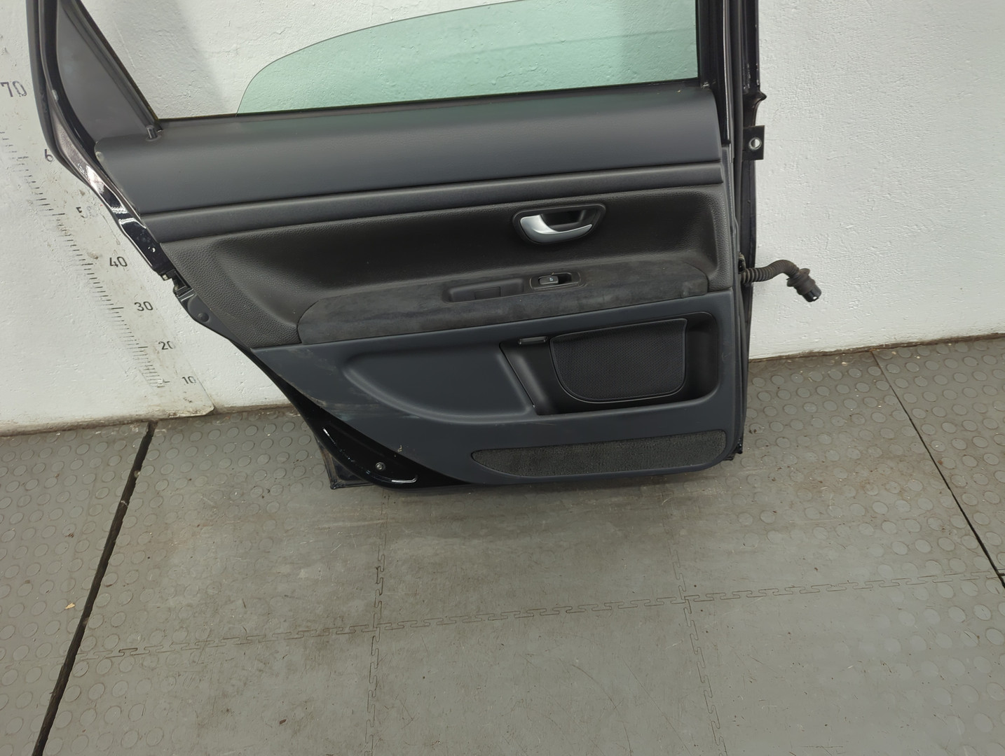 Дверь задняя левая