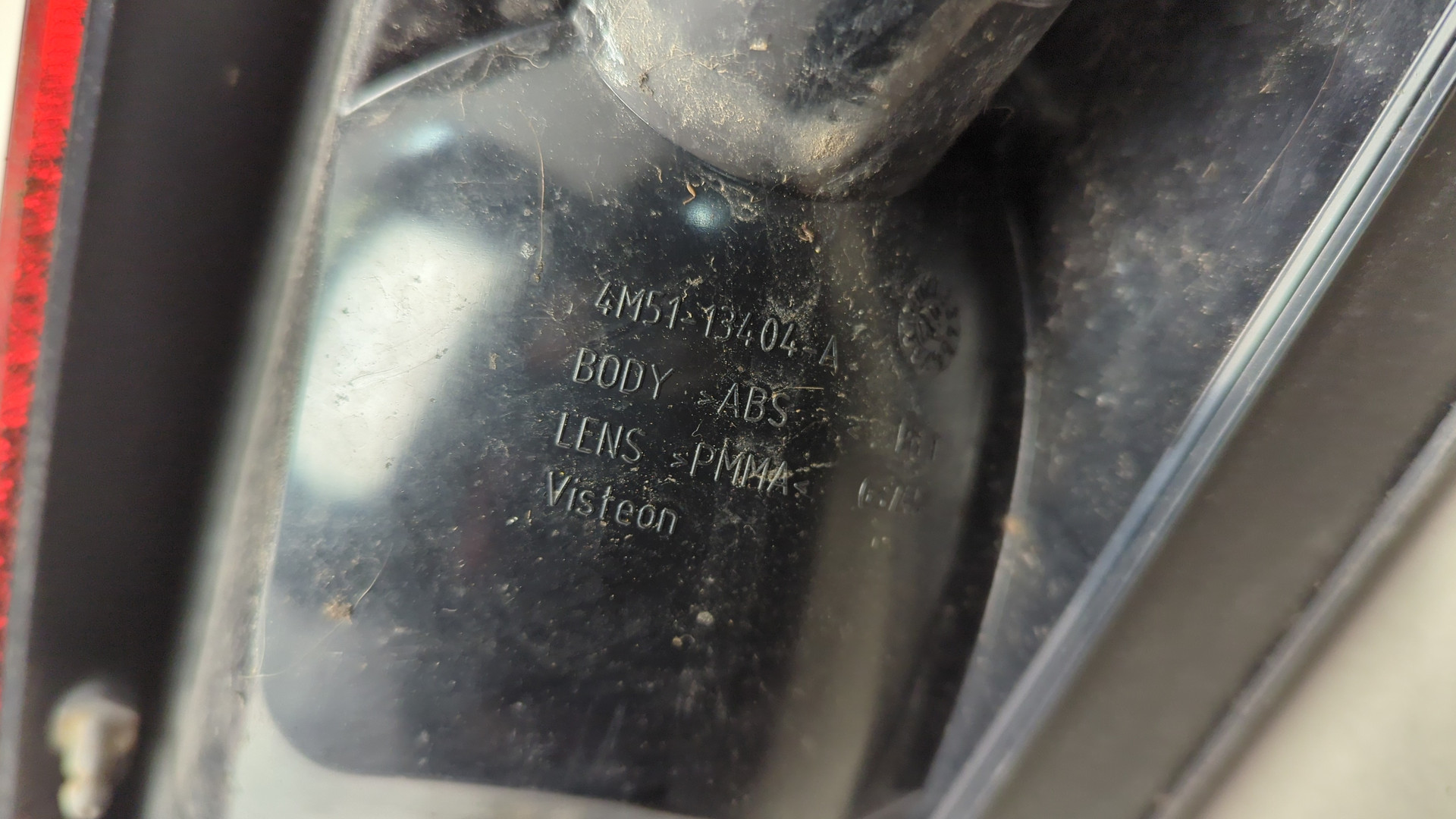 Фонарь задний правый