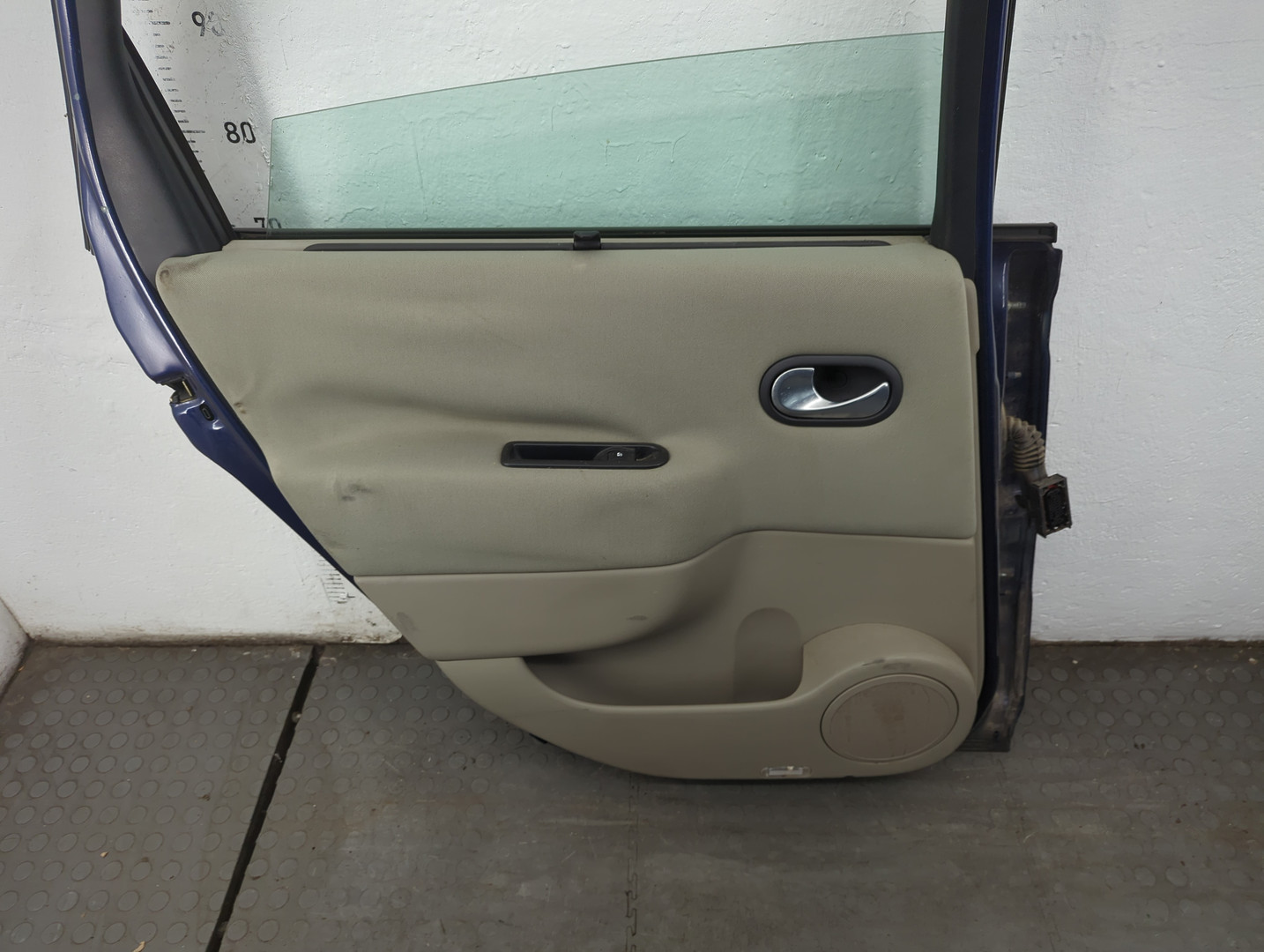 Дверь задняя левая