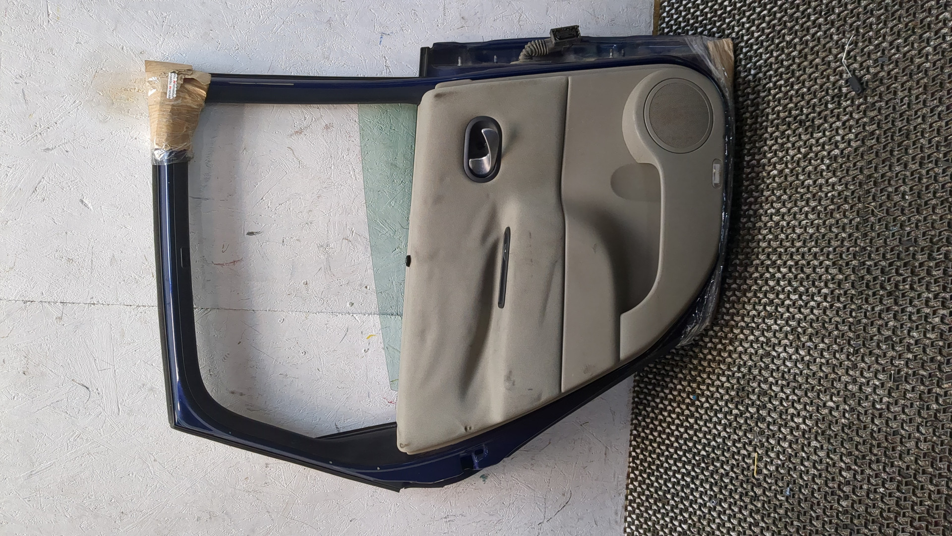 Дверь задняя левая