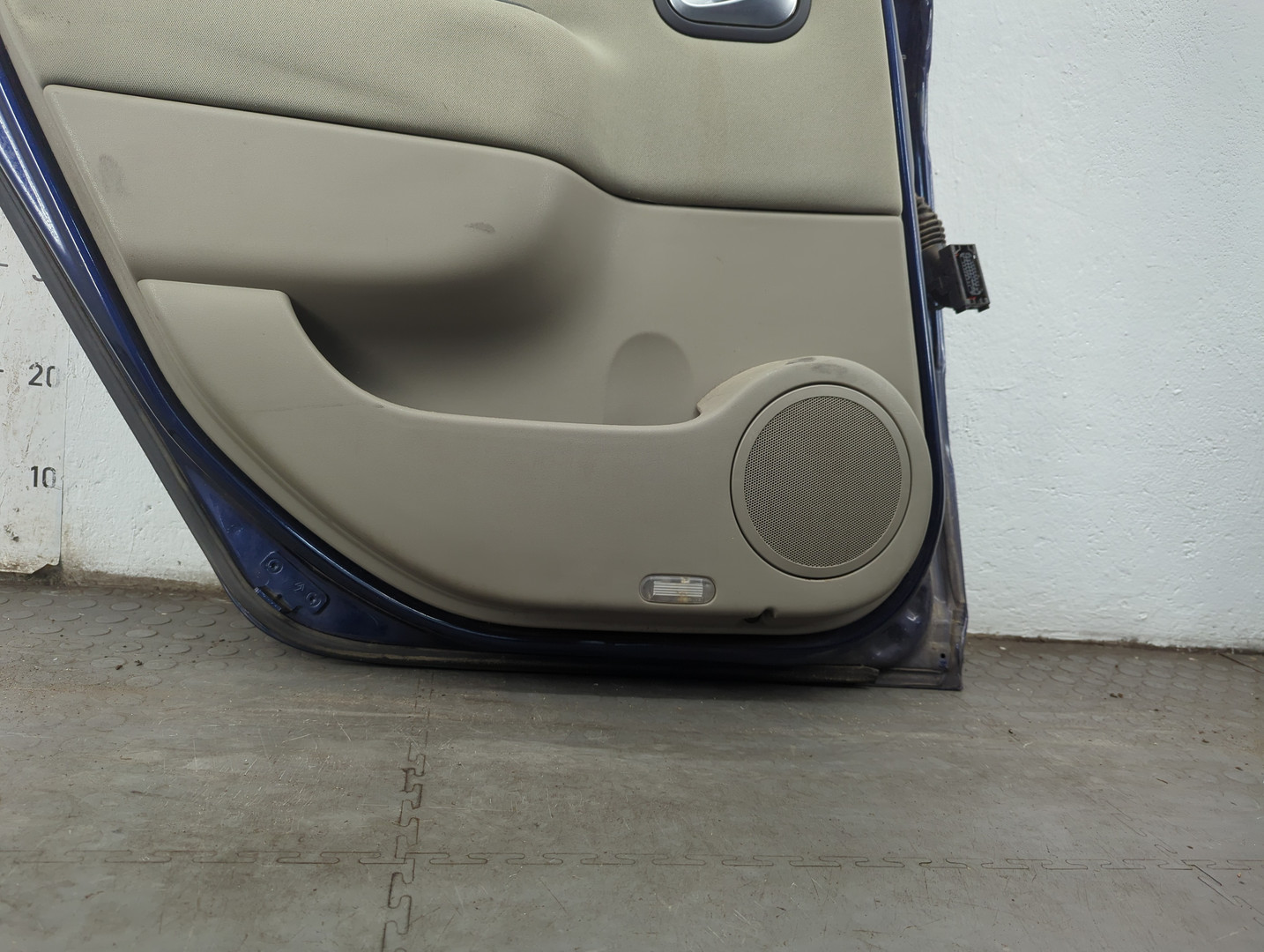 Дверь задняя левая