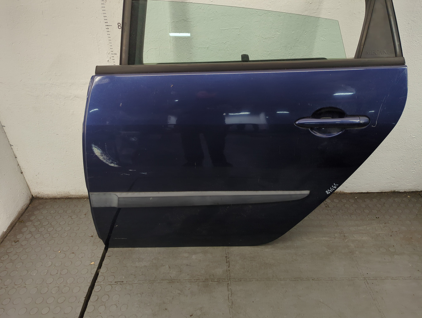 Дверь задняя левая