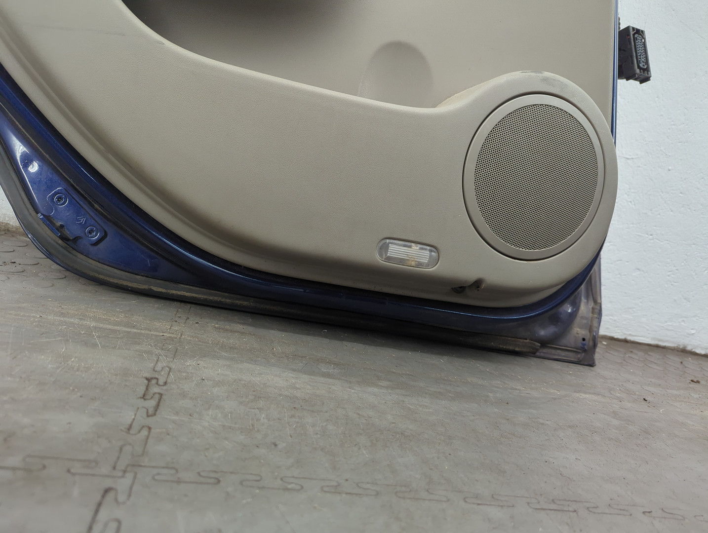 Дверь задняя левая