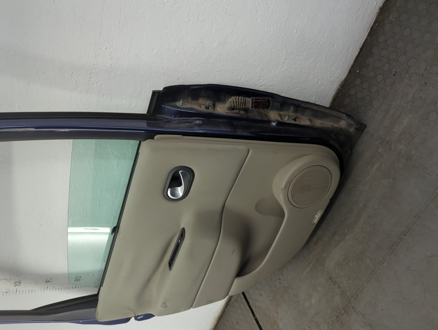 Дверь задняя левая