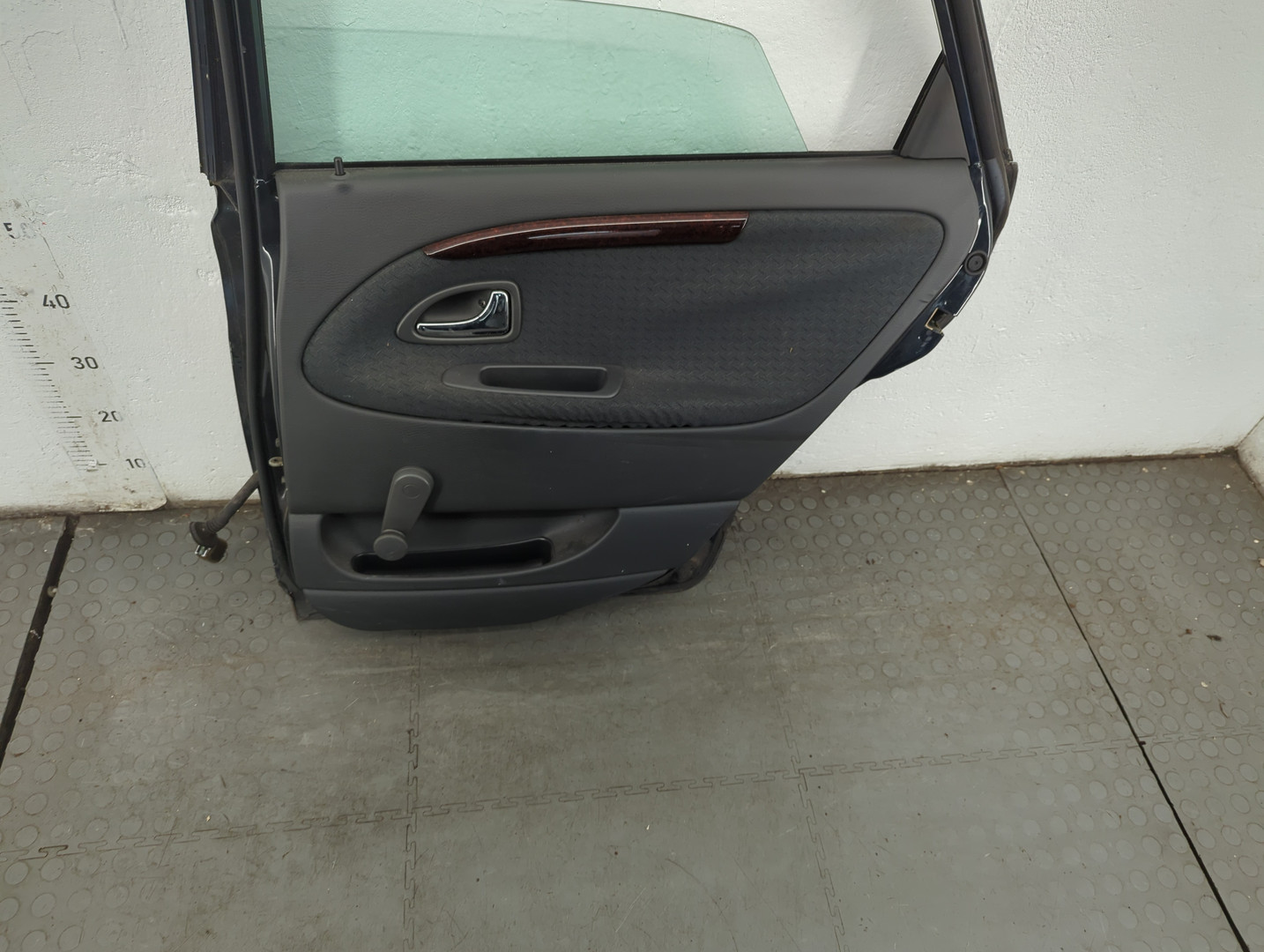 Дверь задняя правая