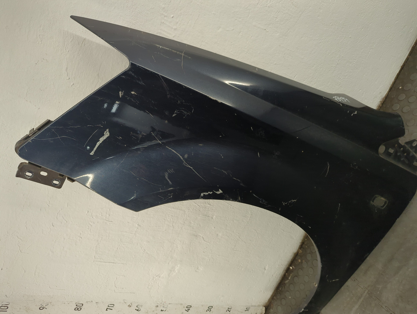 Крыло переднее левое