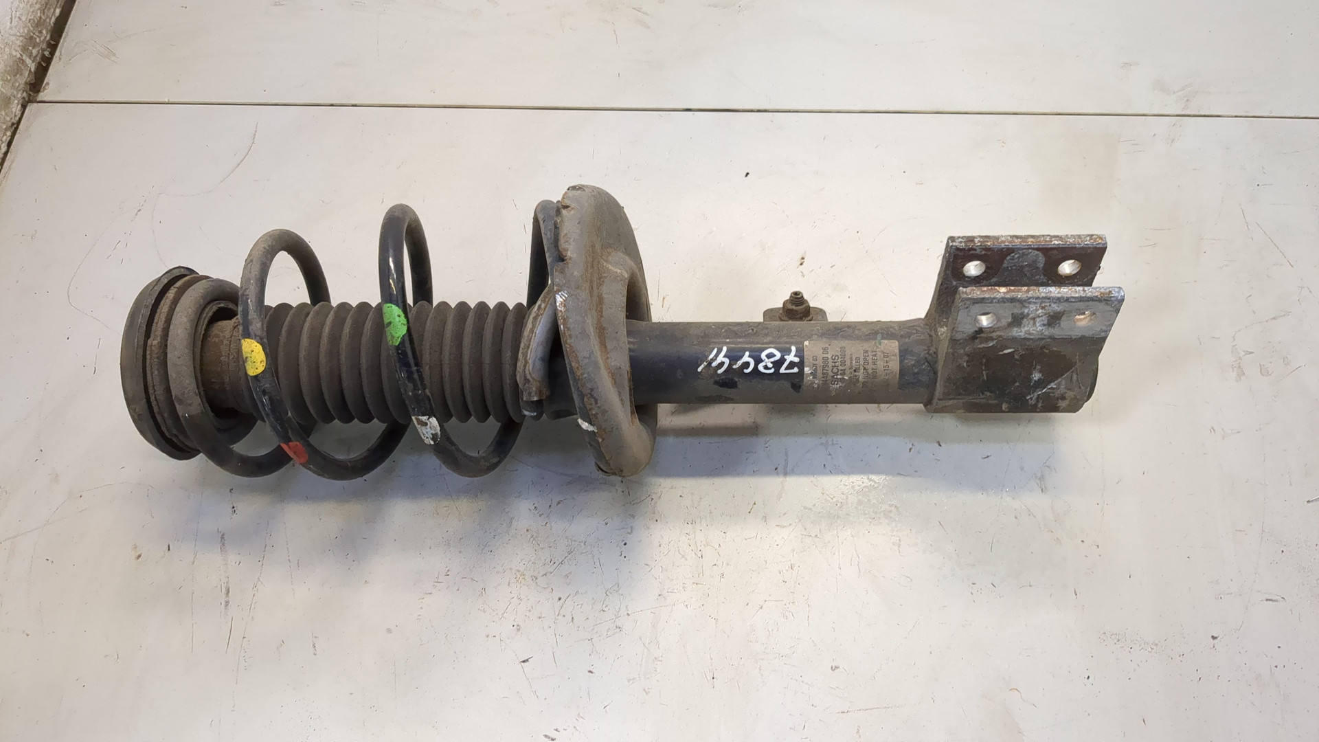 Амортизатор передний левый