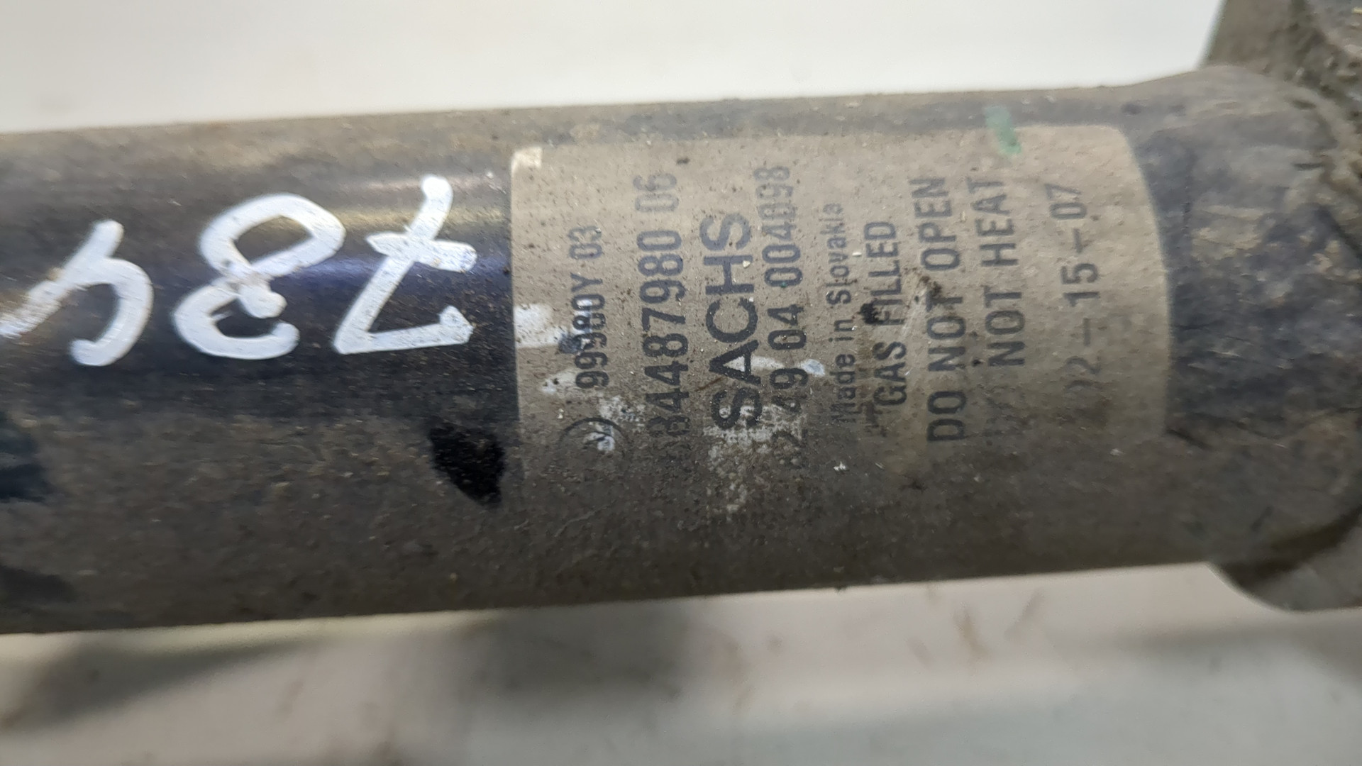 Амортизатор передний левый