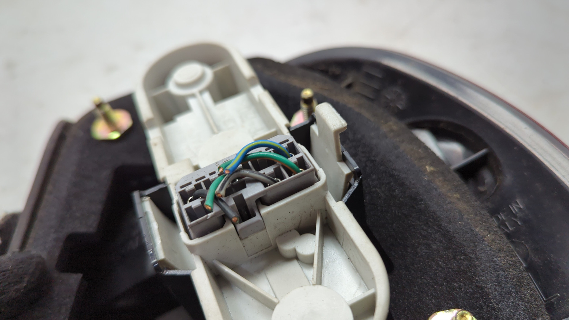 Фонарь задний левый