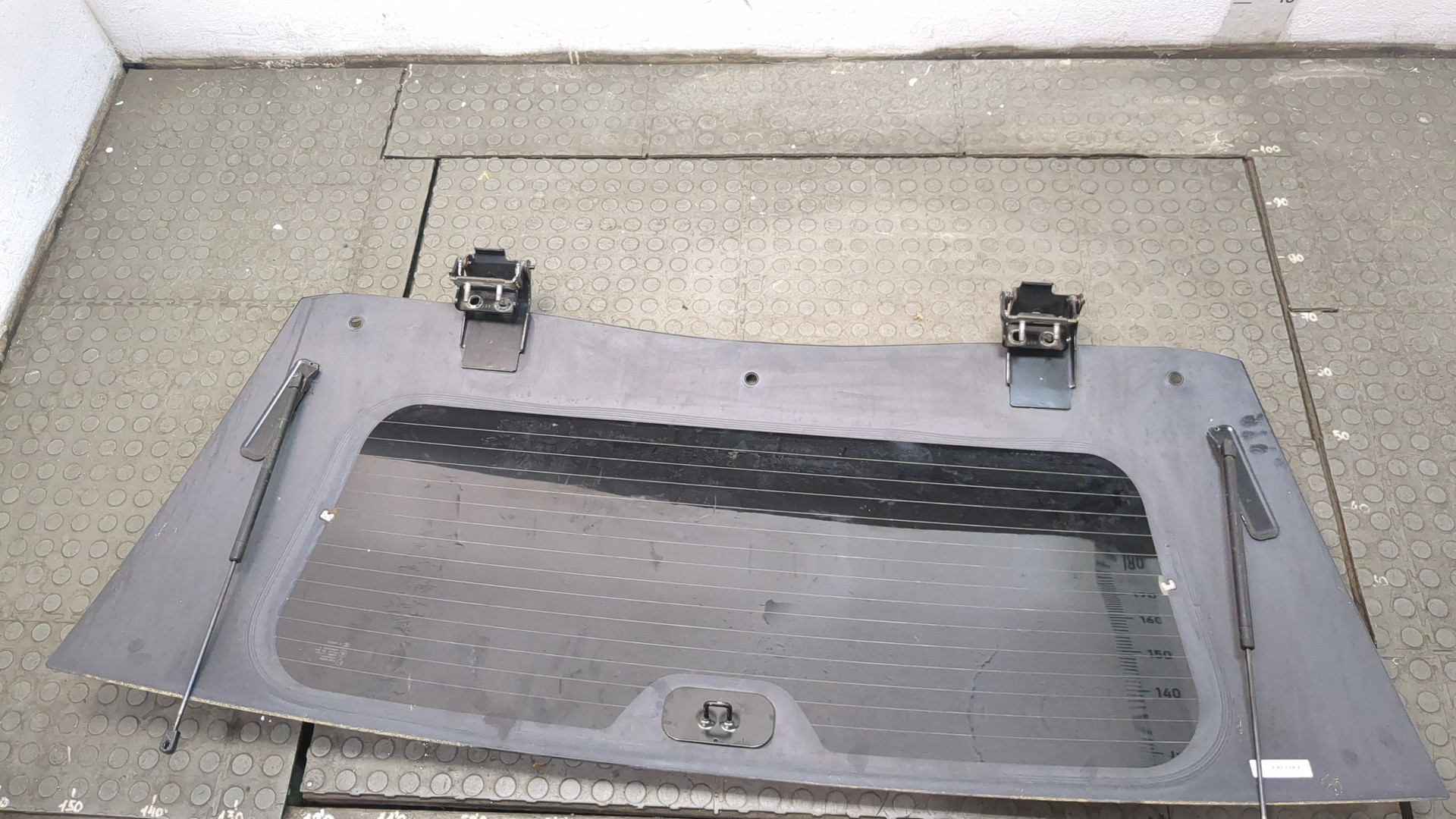 Стекло заднее