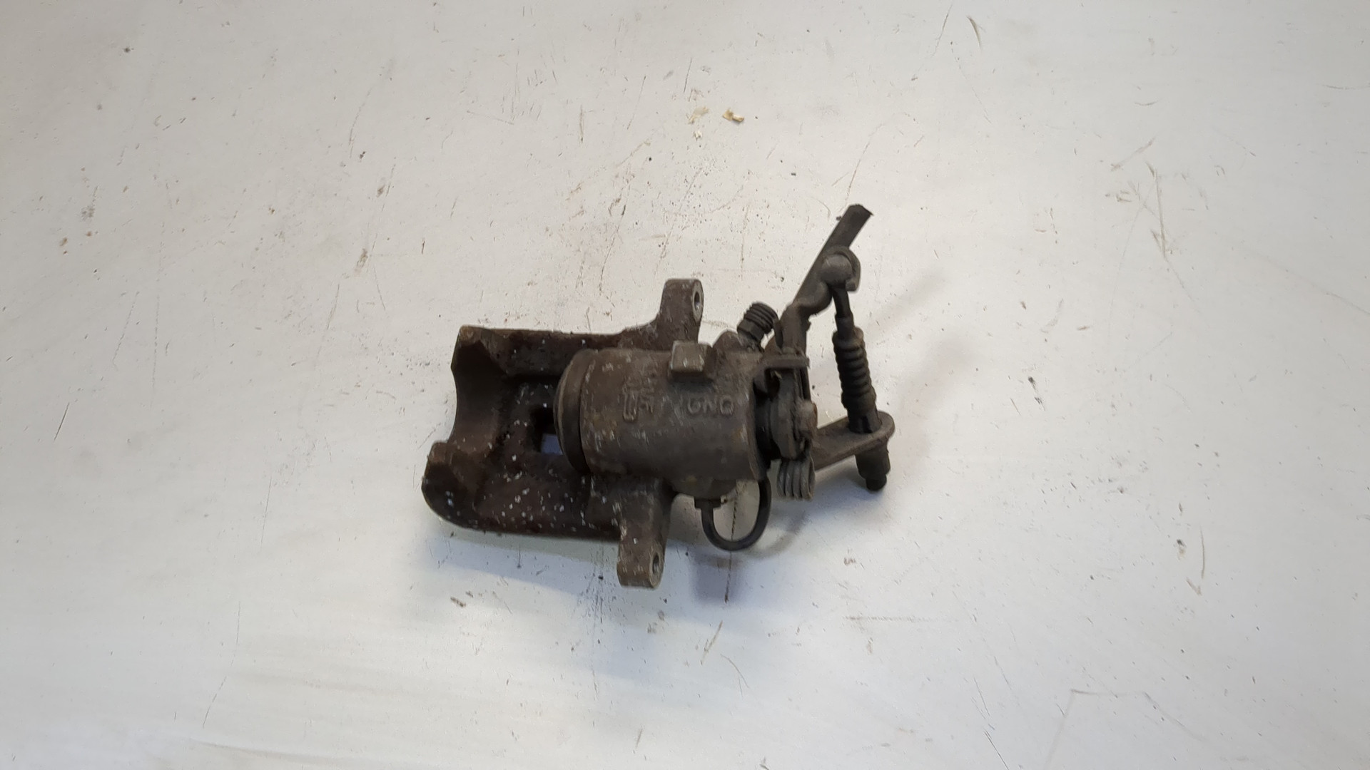 Суппорт задний левый