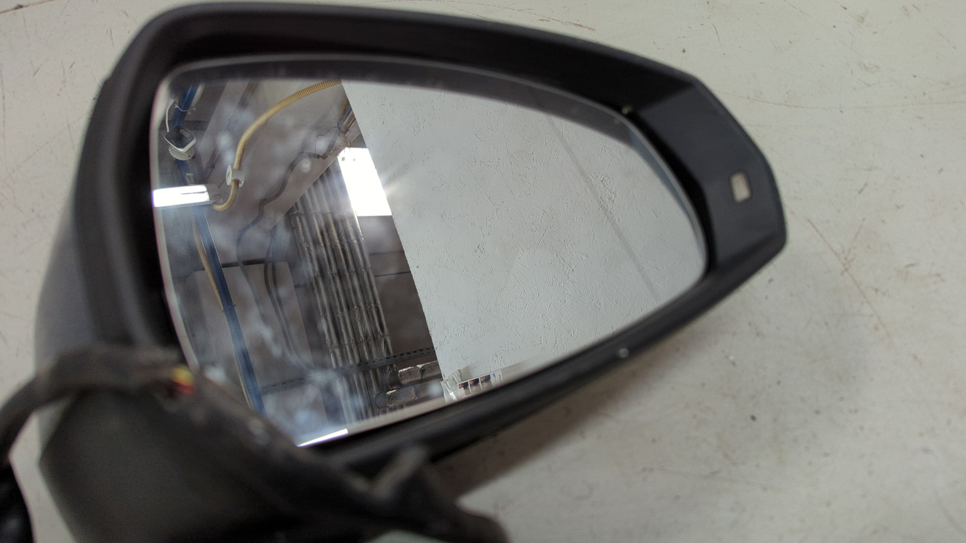 Зеркало правое электрическое